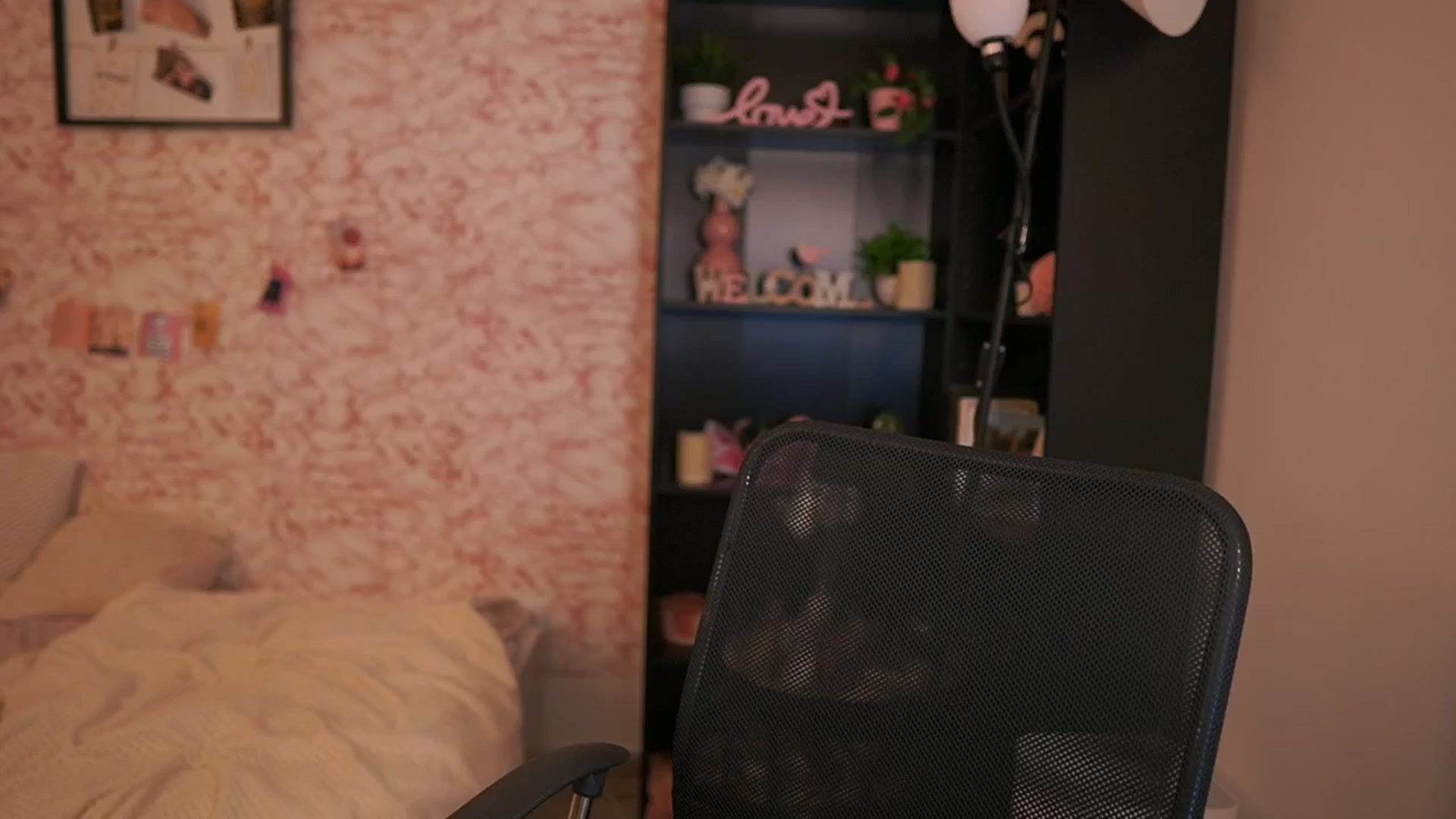 Gallery image thumbnail from NicoletteShea's myfreecams stream on, 11/14/2025, 13:33 image 9 of 20