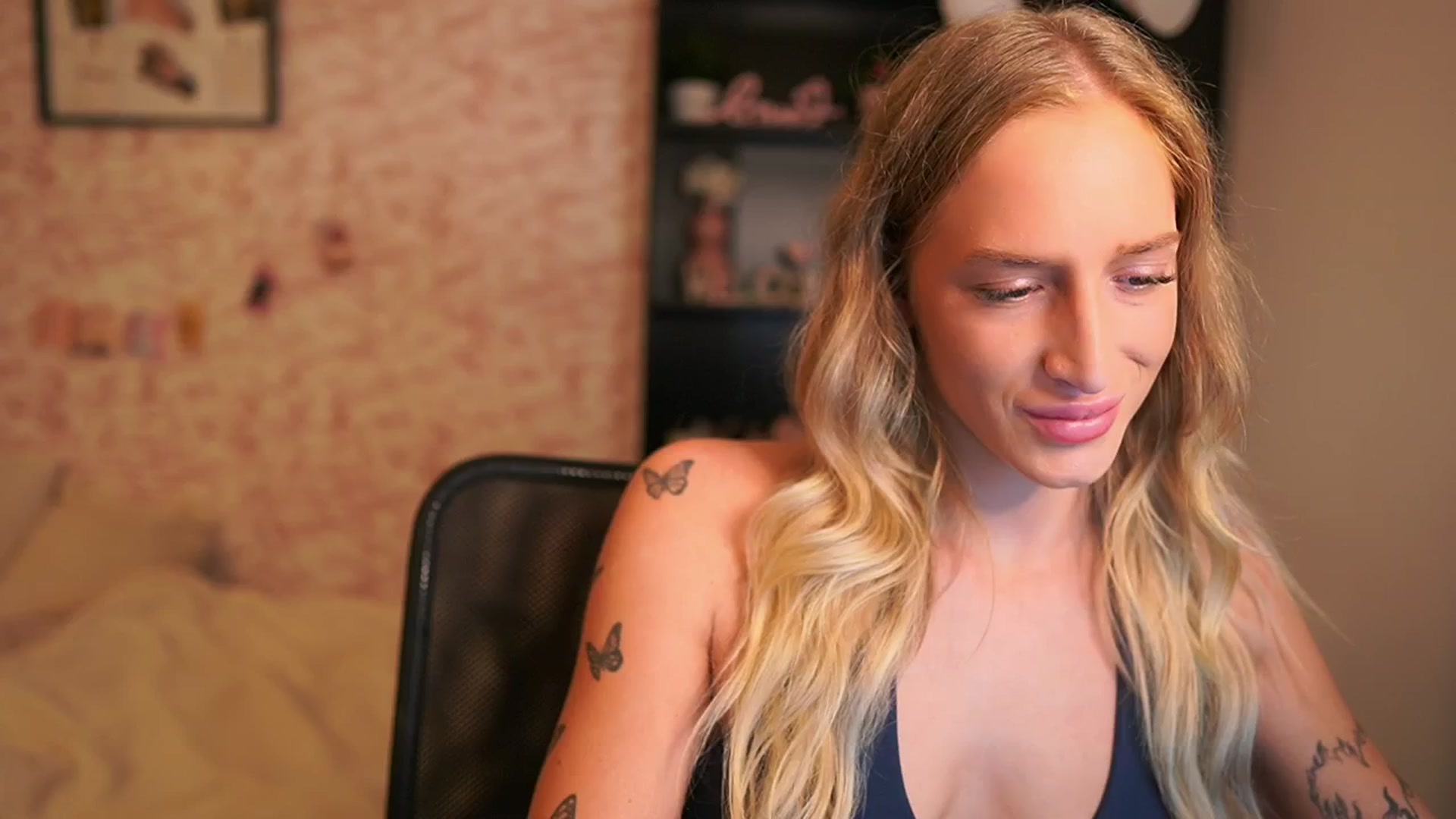 Gallery image thumbnail from NicoletteShea's myfreecams stream on, 11/14/2025, 13:33 image 2 of 20