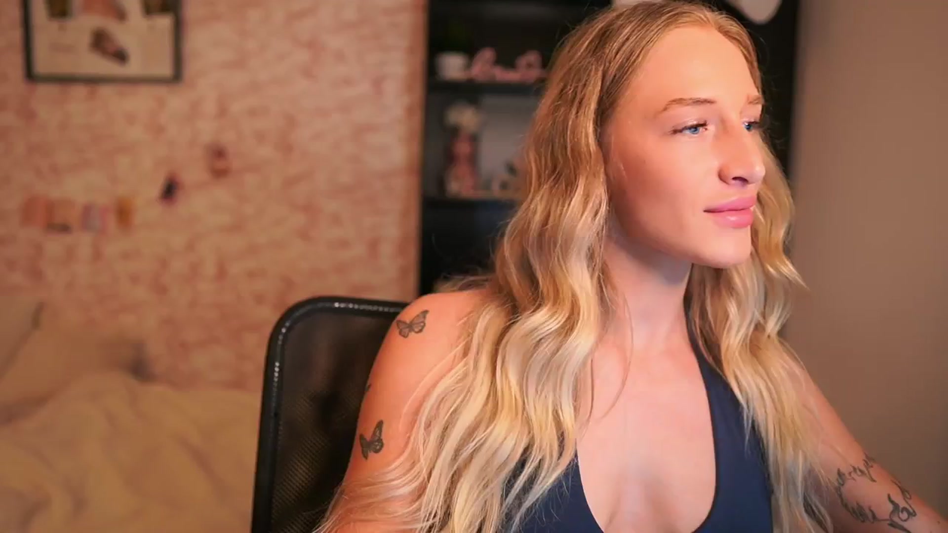 Gallery image thumbnail from NicoletteShea's myfreecams stream on, 11/14/2025, 13:33 image 4 of 20