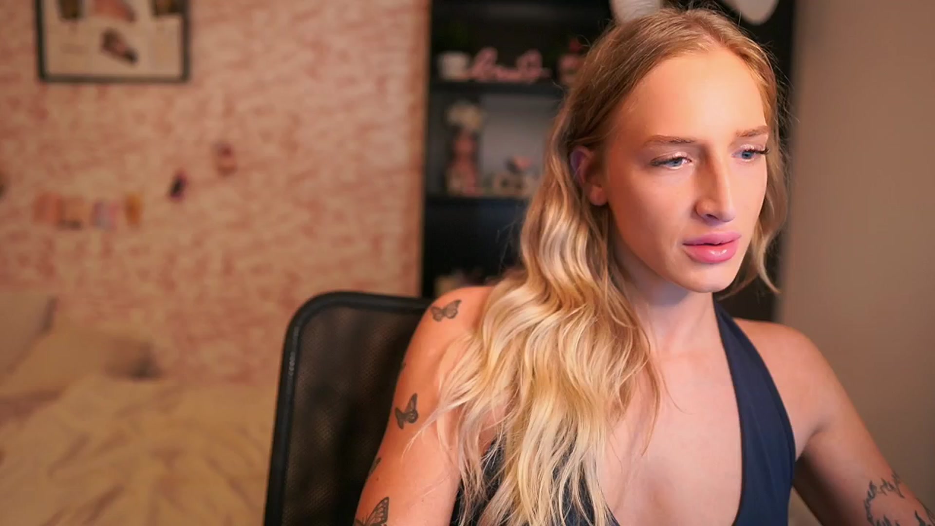 Gallery image thumbnail from NicoletteShea's myfreecams stream on, 11/14/2025, 13:33 image 15 of 20
