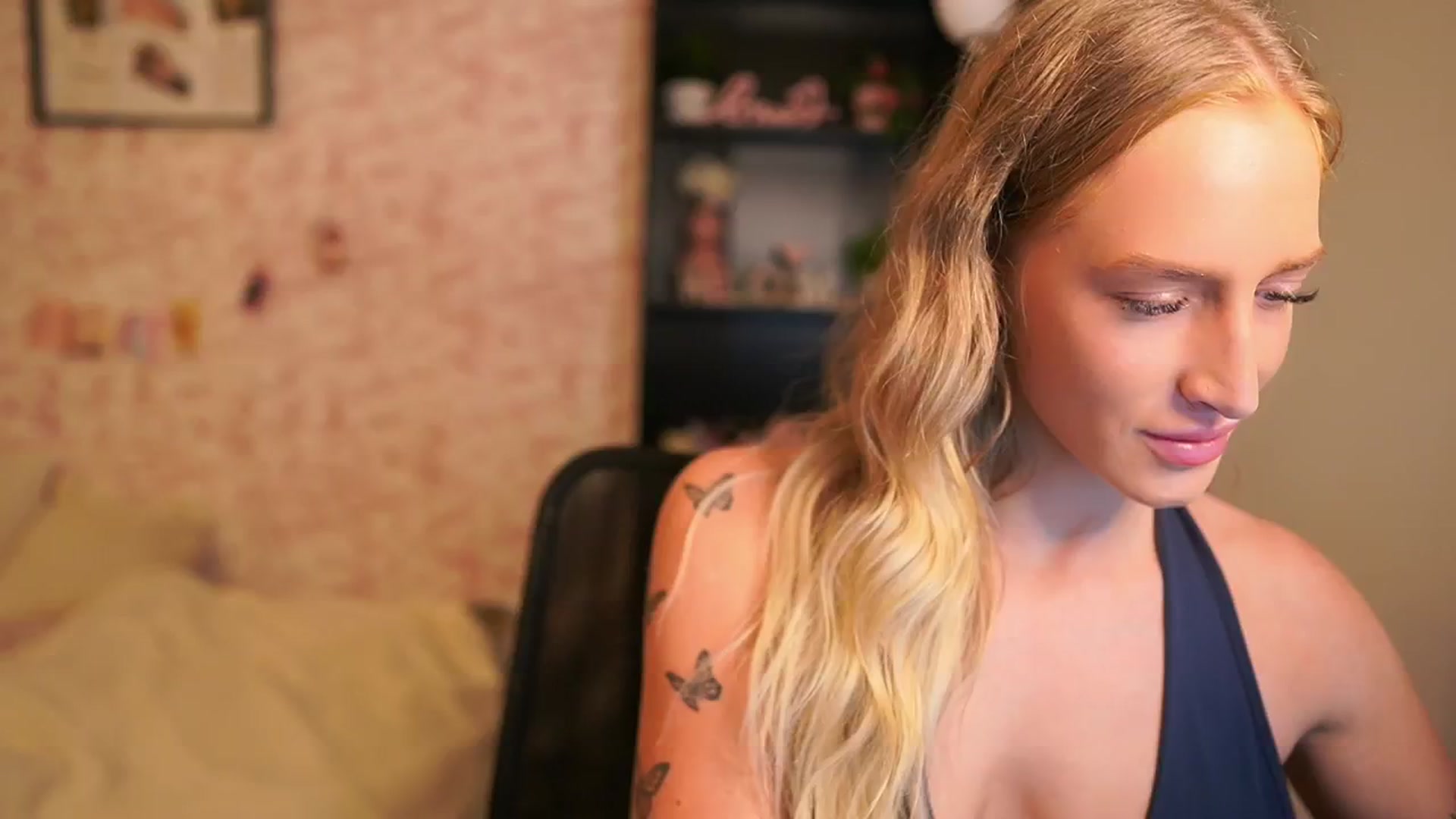 Gallery image thumbnail from NicoletteShea's myfreecams stream on, 11/14/2025, 13:33 image 6 of 20