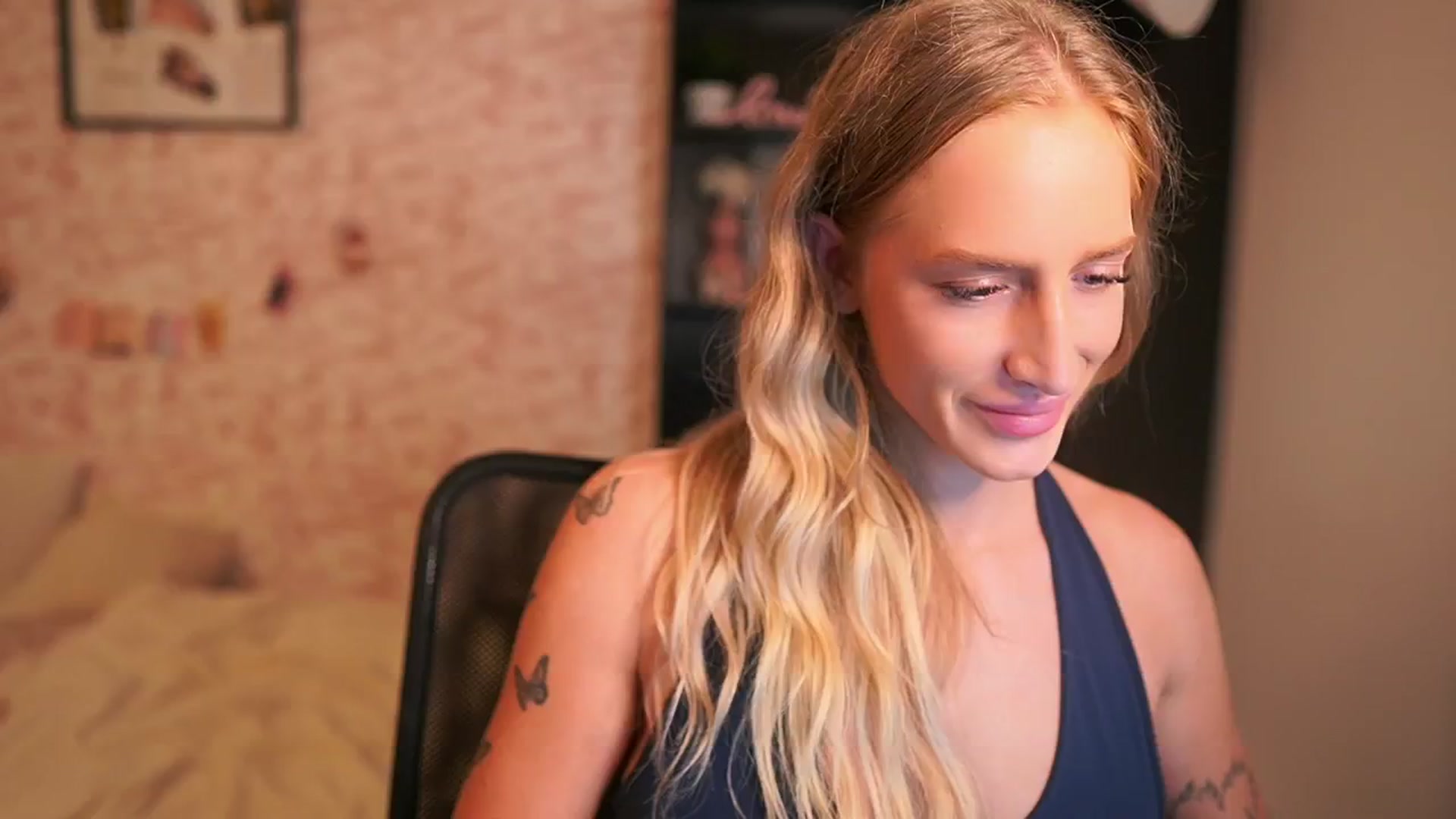 Gallery image thumbnail from NicoletteShea's myfreecams stream on, 11/14/2025, 13:33 image 18 of 20