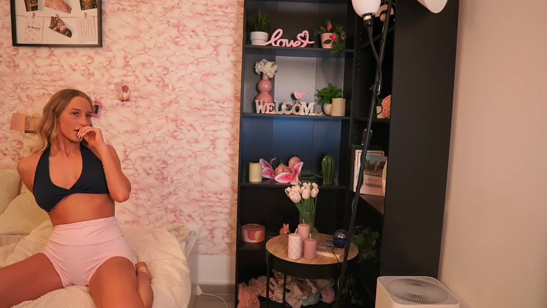 Gallery image thumbnail from NicoletteShea's myfreecams stream on, 11/14/2025, 13:33 image 7 of 20