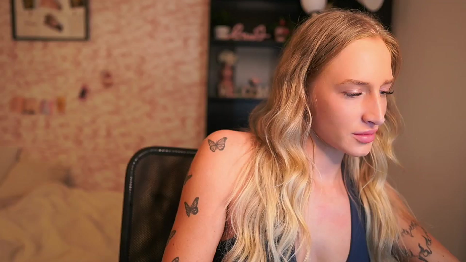 Gallery image thumbnail from NicoletteShea's myfreecams stream on, 11/14/2025, 13:33 image 3 of 20