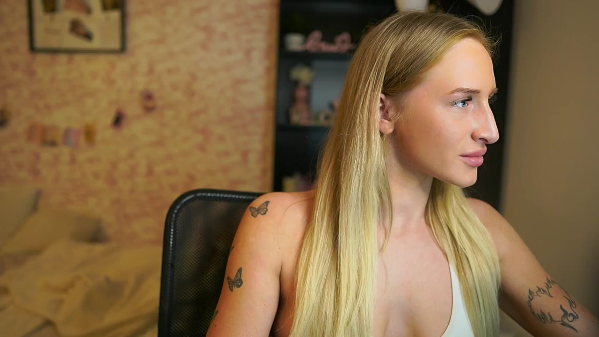 Gallery image thumbnail from NicoletteShea's myfreecams stream on, 11/15/2025, 10:04 image 1 of 20