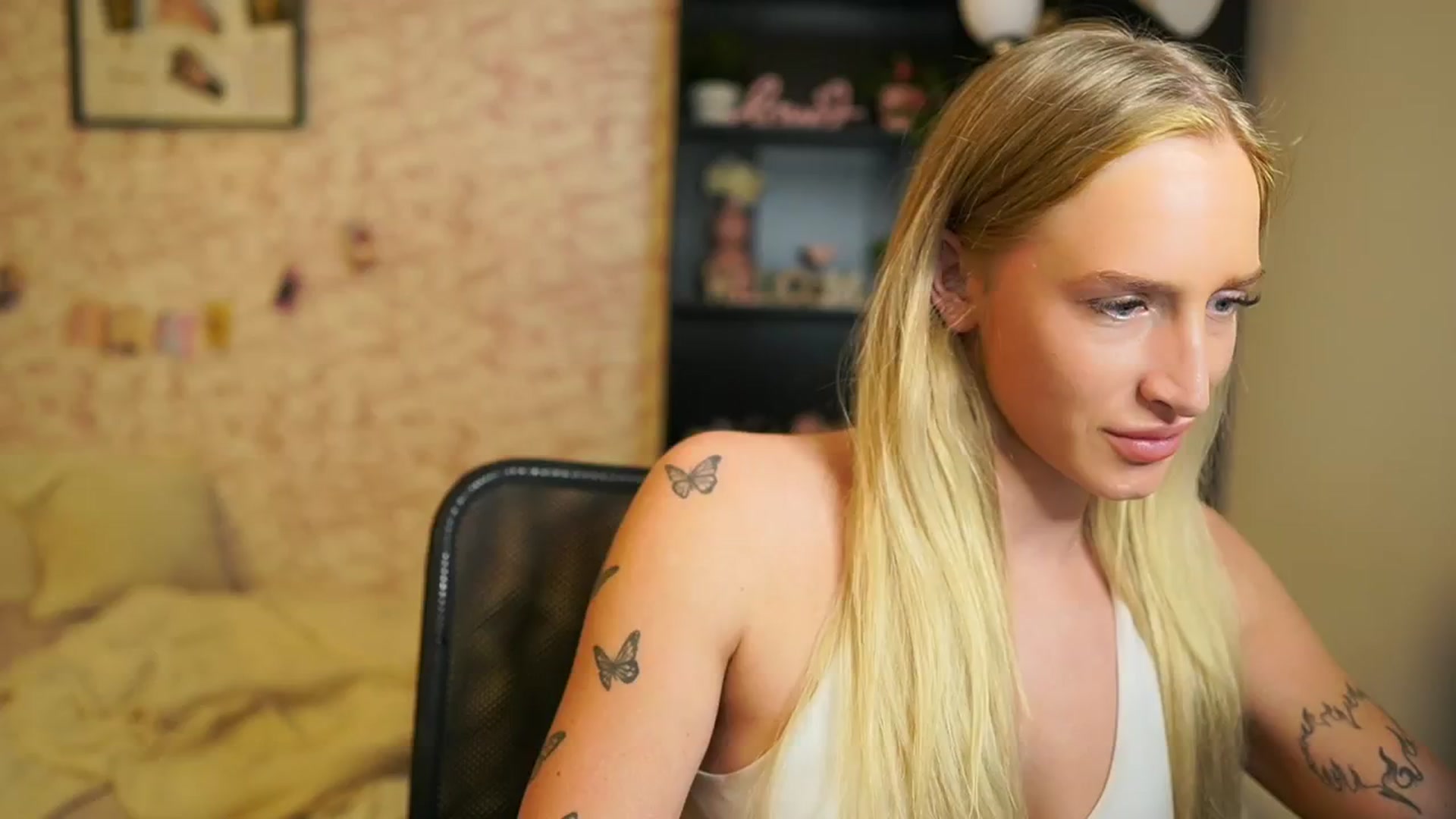 Gallery image thumbnail from NicoletteShea's myfreecams stream on, 11/15/2025, 11:56 image 1 of 20