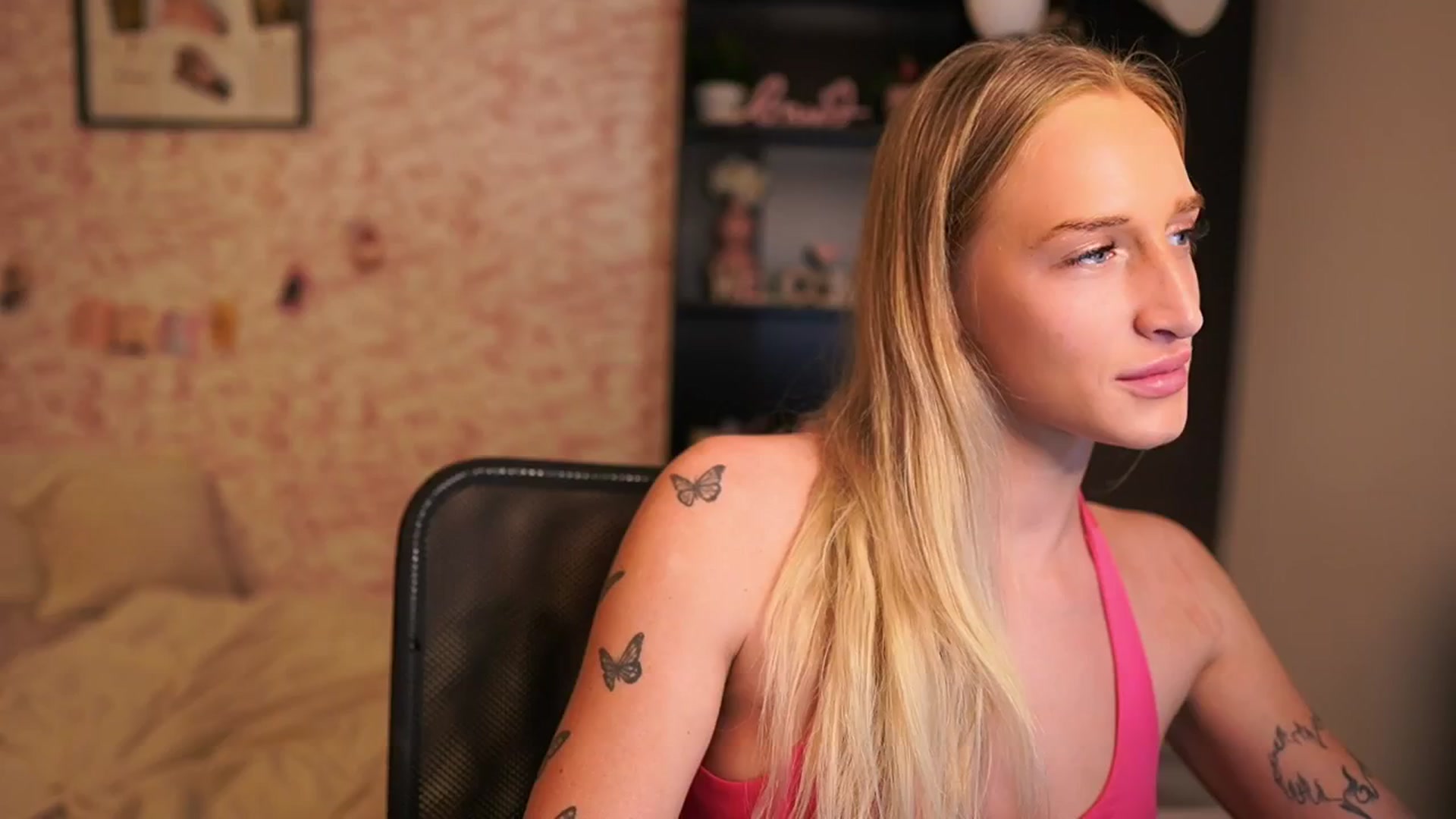 Gallery image thumbnail from NicoletteShea's myfreecams stream on, 11/17/2025, 12:47 image 13 of 20