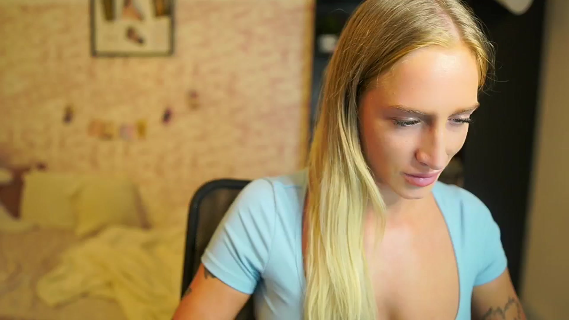 Gallery image thumbnail from NicoletteShea's myfreecams stream on, 11/18/2025, 10:45 image 5 of 20