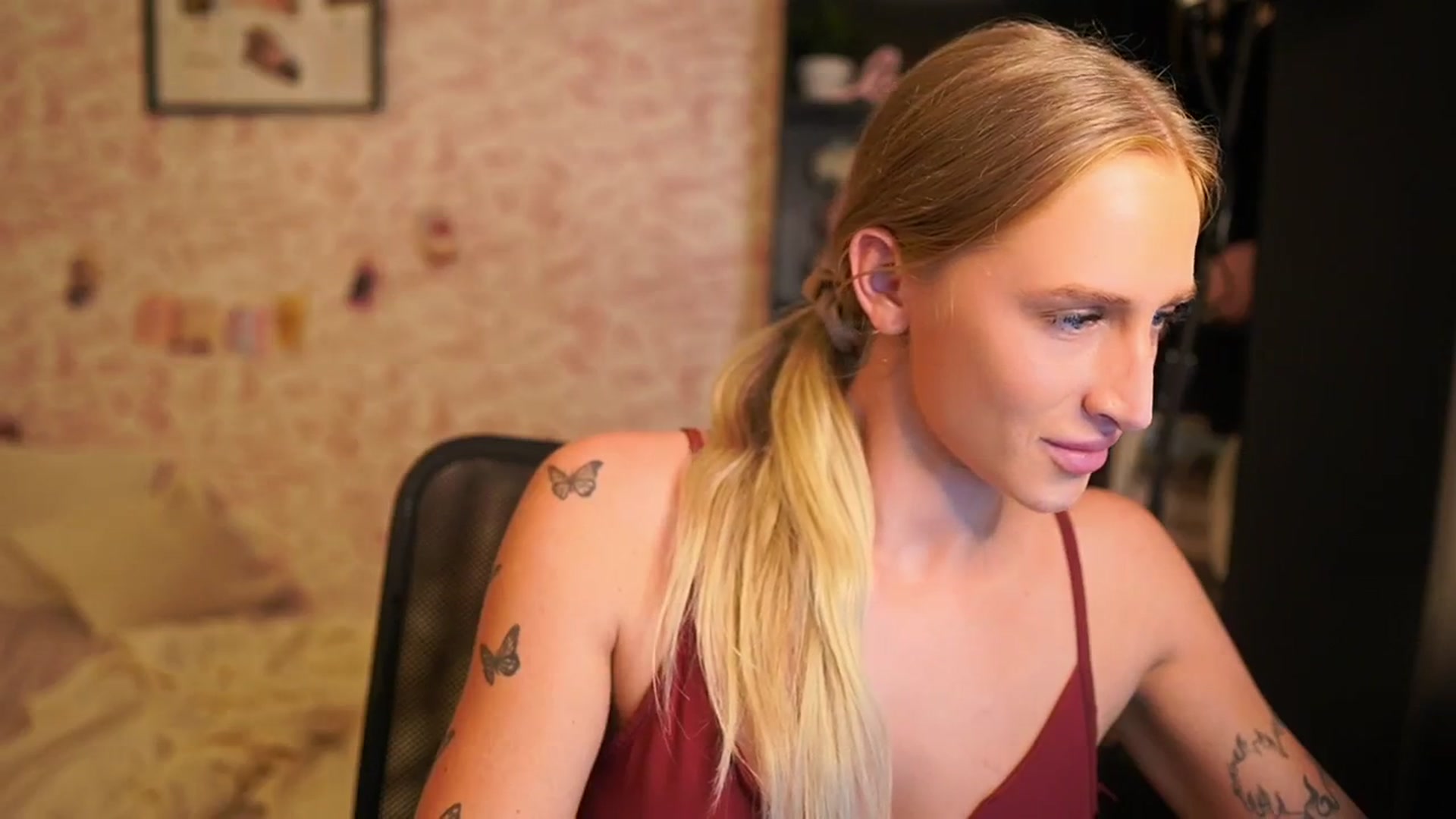 Gallery image thumbnail from NicoletteShea's myfreecams stream on, 11/22/2025, 19:04 image 5 of 20