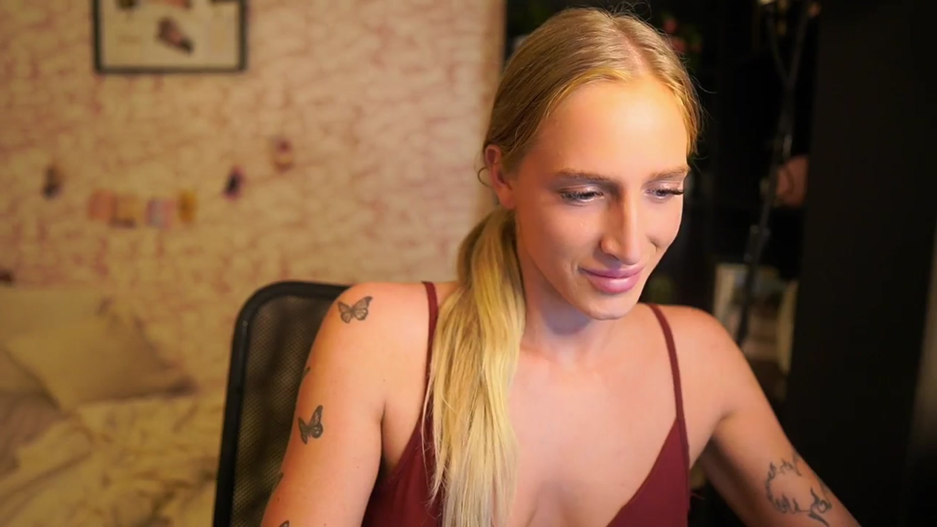 Gallery image thumbnail from NicoletteShea's myfreecams stream on, 11/22/2025, 19:04 image 2 of 20