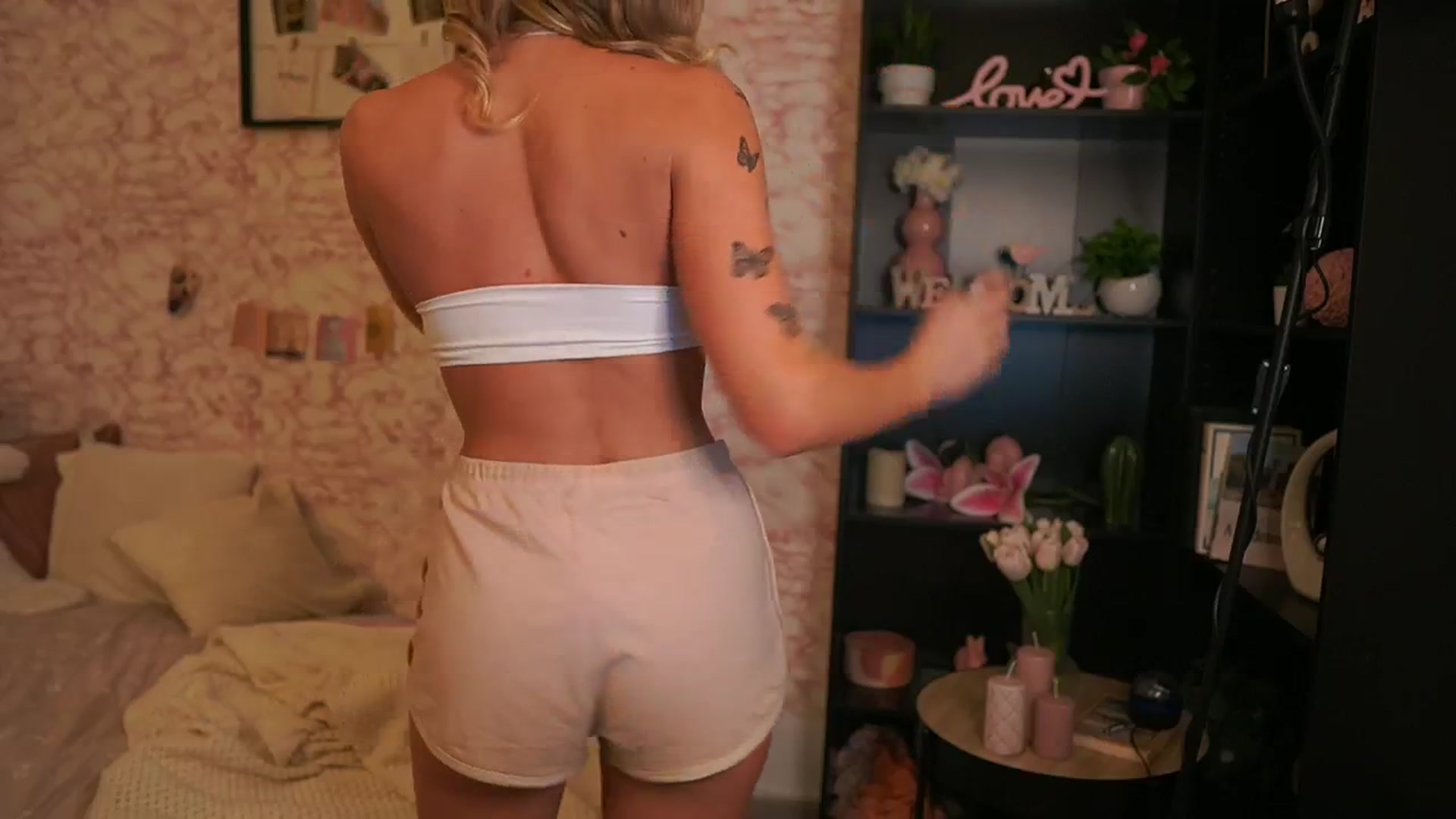 Gallery image thumbnail from NicoletteShea's myfreecams stream on, 11/24/2025, 09:40 image 6 of 20