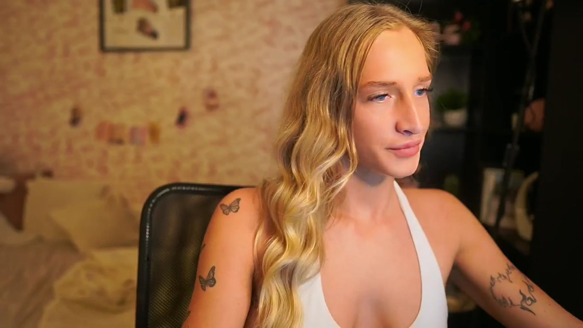 Gallery image thumbnail from NicoletteShea's myfreecams stream on, 11/24/2025, 09:40 image 18 of 20