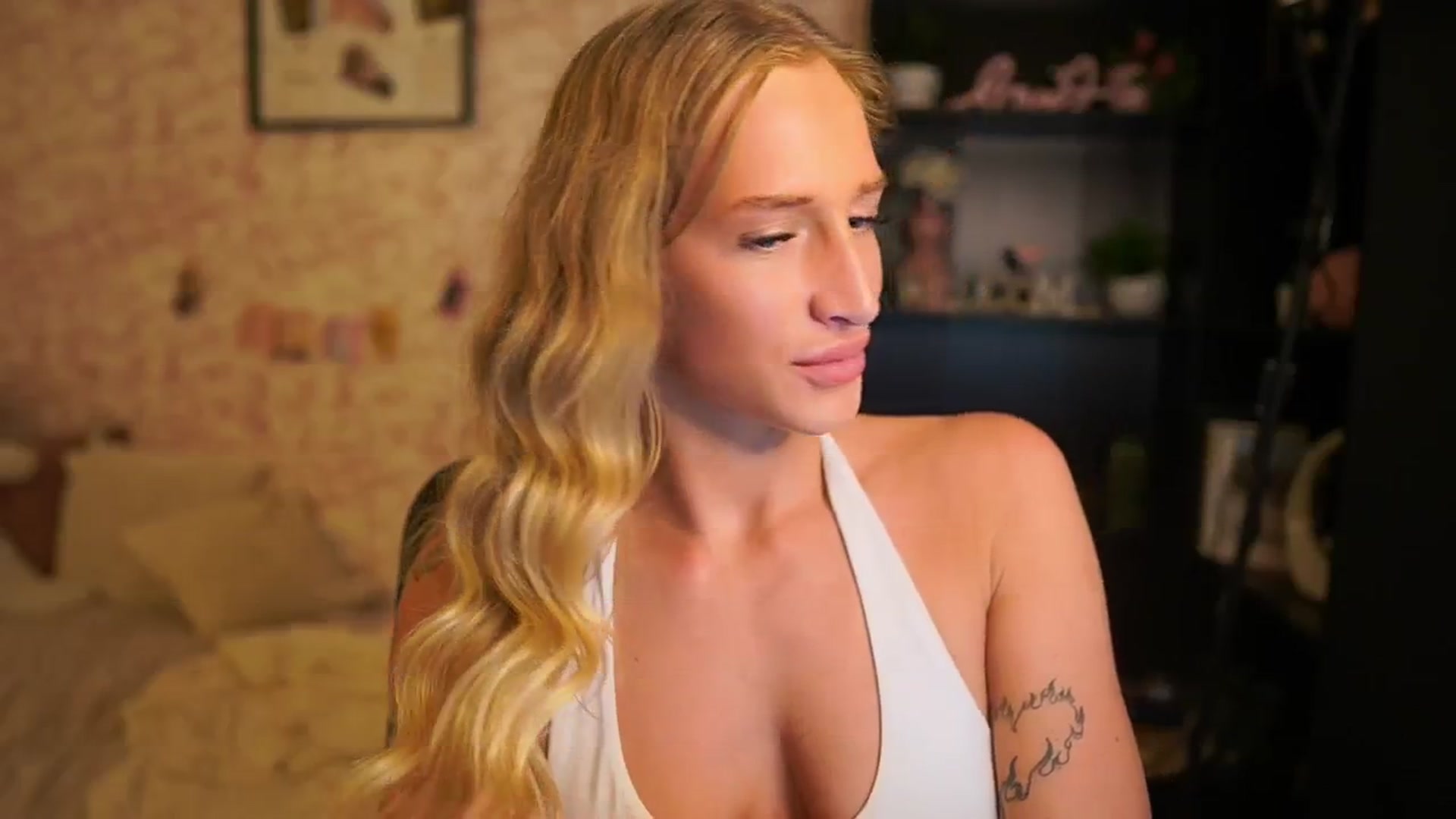 Gallery image thumbnail from NicoletteShea's myfreecams stream on, 11/24/2025, 10:53 image 14 of 20