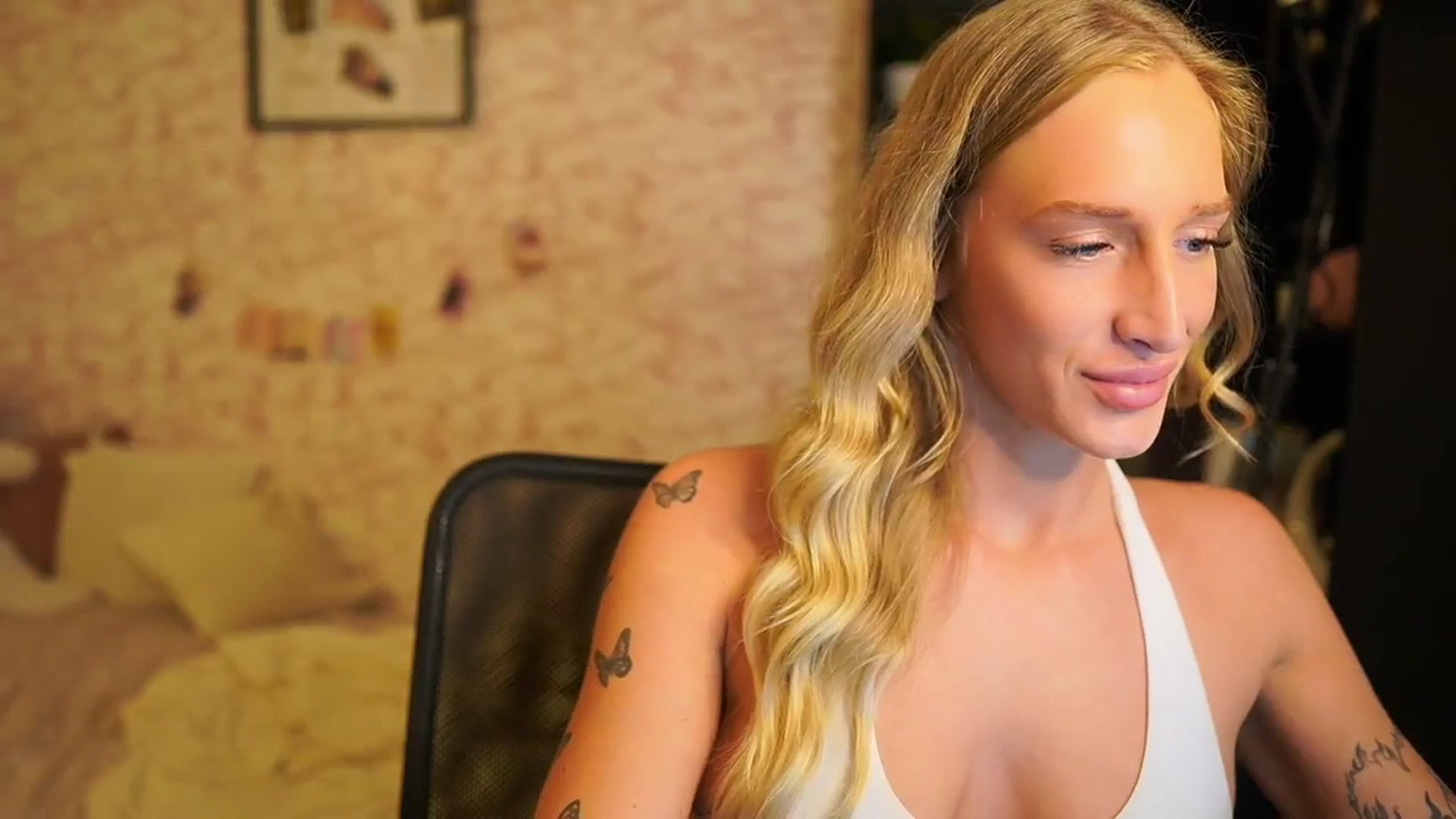 Gallery image thumbnail from NicoletteShea's myfreecams stream on, 11/24/2025, 10:53 image 12 of 20