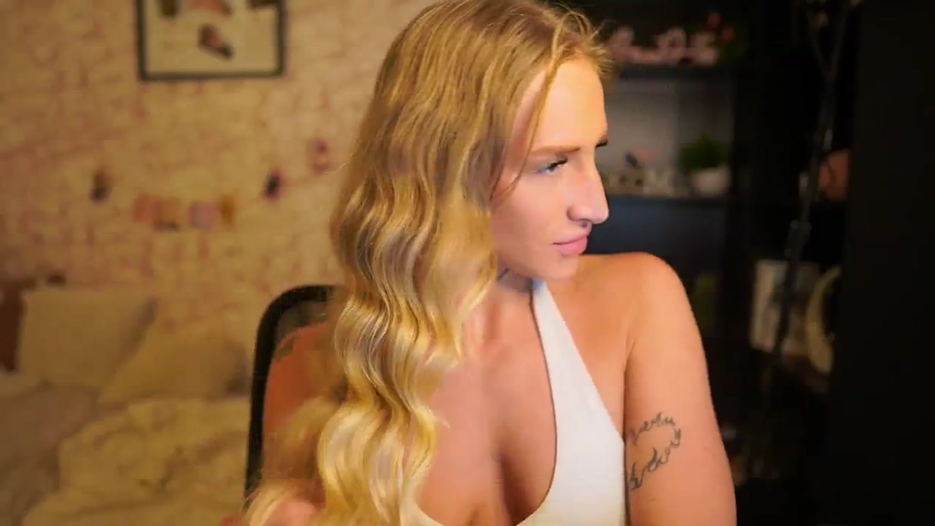 Gallery image thumbnail from NicoletteShea's myfreecams stream on, 11/24/2025, 12:58 image 9 of 20