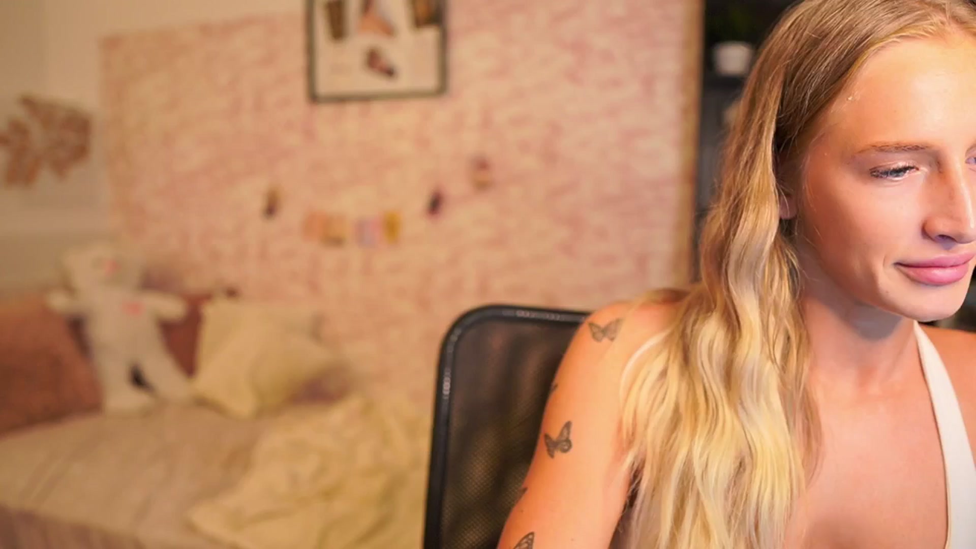 Gallery image thumbnail from NicoletteShea's myfreecams stream on, 11/27/2025, 13:07 image 2 of 20