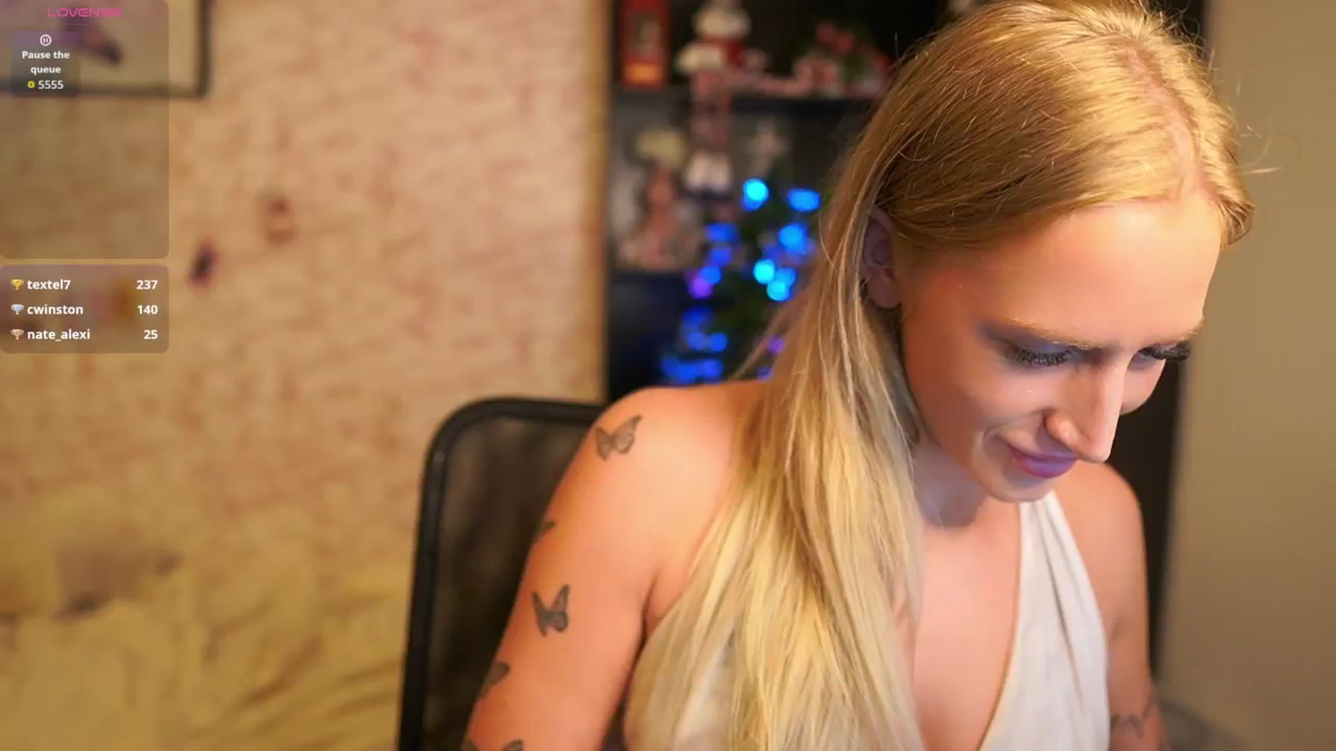 Gallery image thumbnail from NicoletteShea's myfreecams stream on, 12/22/2025, 17:00 image 19 of 20