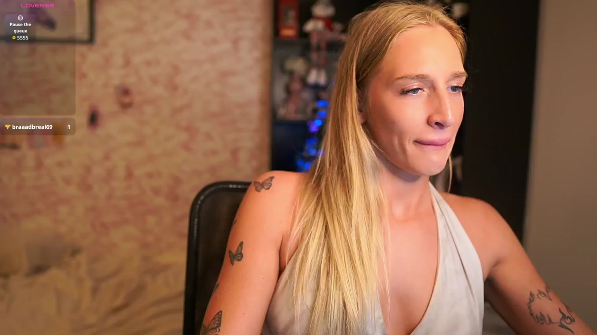 Gallery image thumbnail from NicoletteShea's myfreecams stream on, 12/22/2025, 18:51 image 4 of 20
