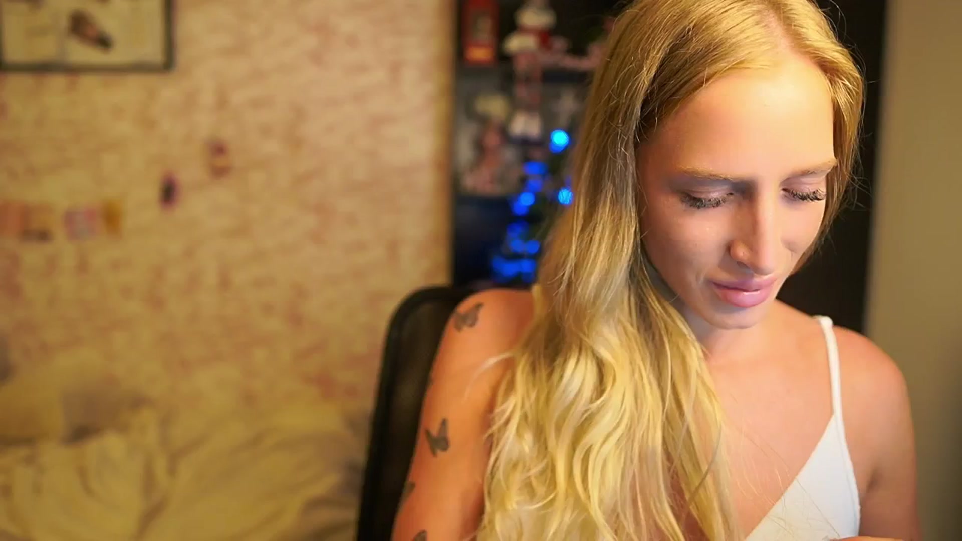 Gallery image thumbnail from NicoletteShea's myfreecams stream on, 12/23/2025, 18:50 image 9 of 20