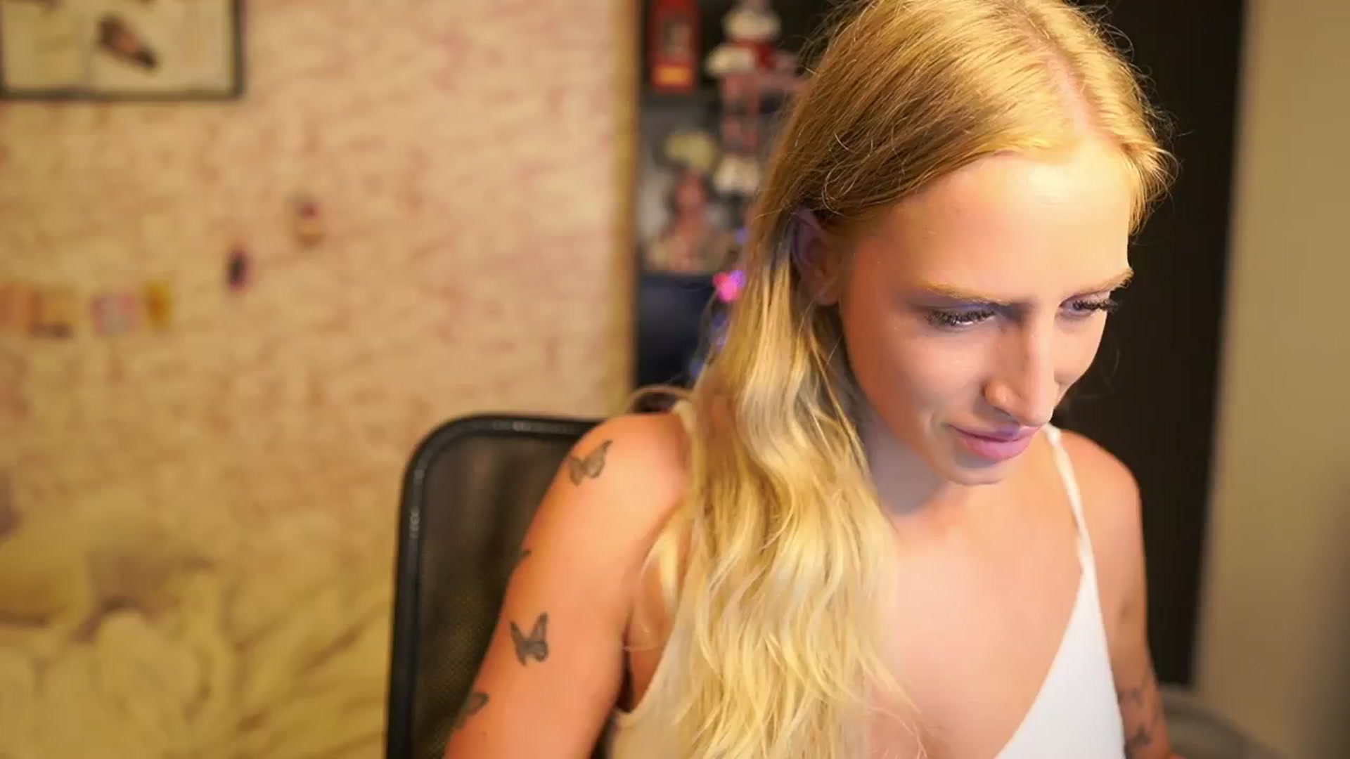 Gallery image thumbnail from NicoletteShea's myfreecams stream on, 12/23/2025, 18:50 image 16 of 20