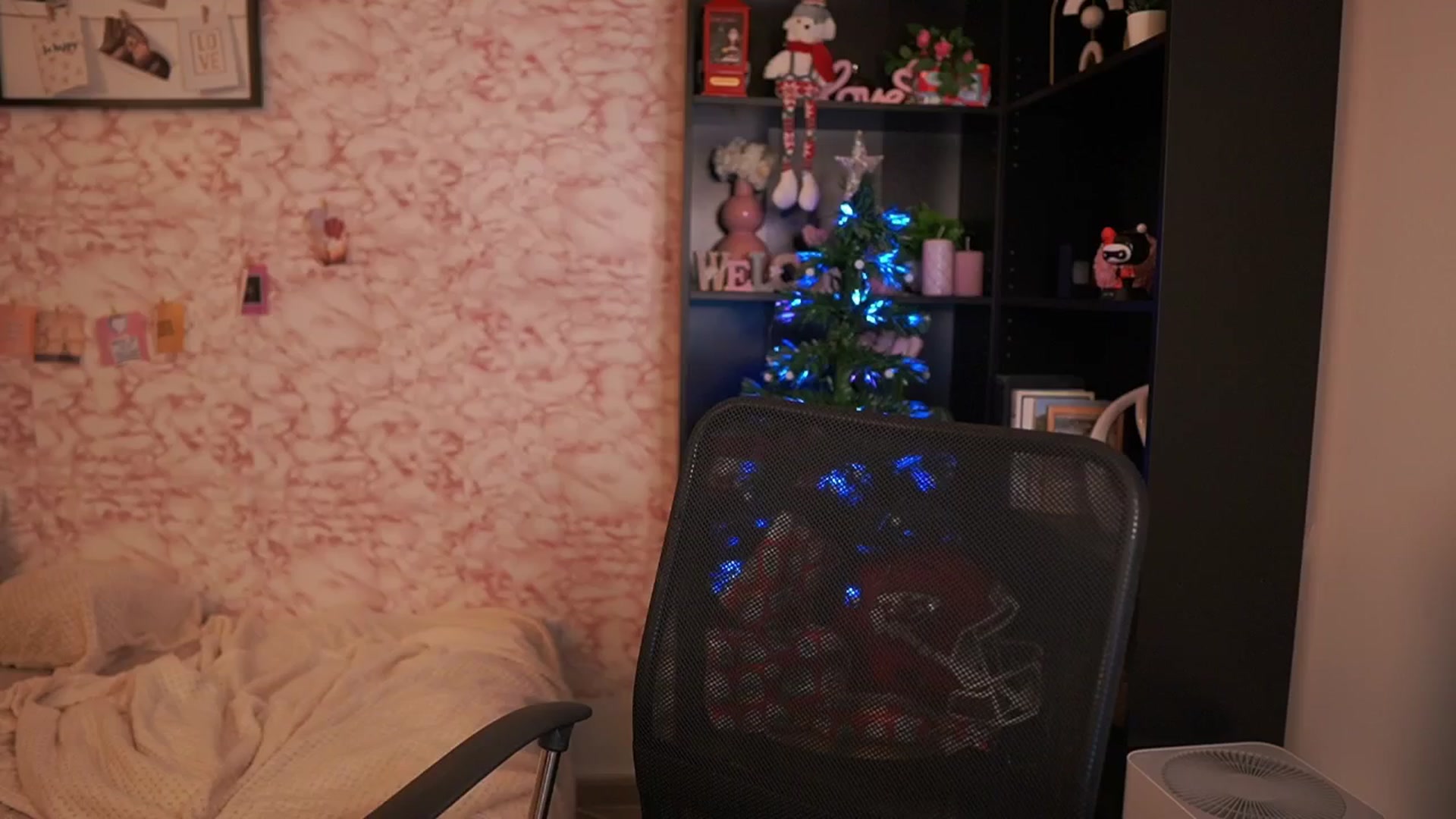 Gallery image thumbnail from NicoletteShea's myfreecams stream on, 12/23/2025, 18:50 image 2 of 20