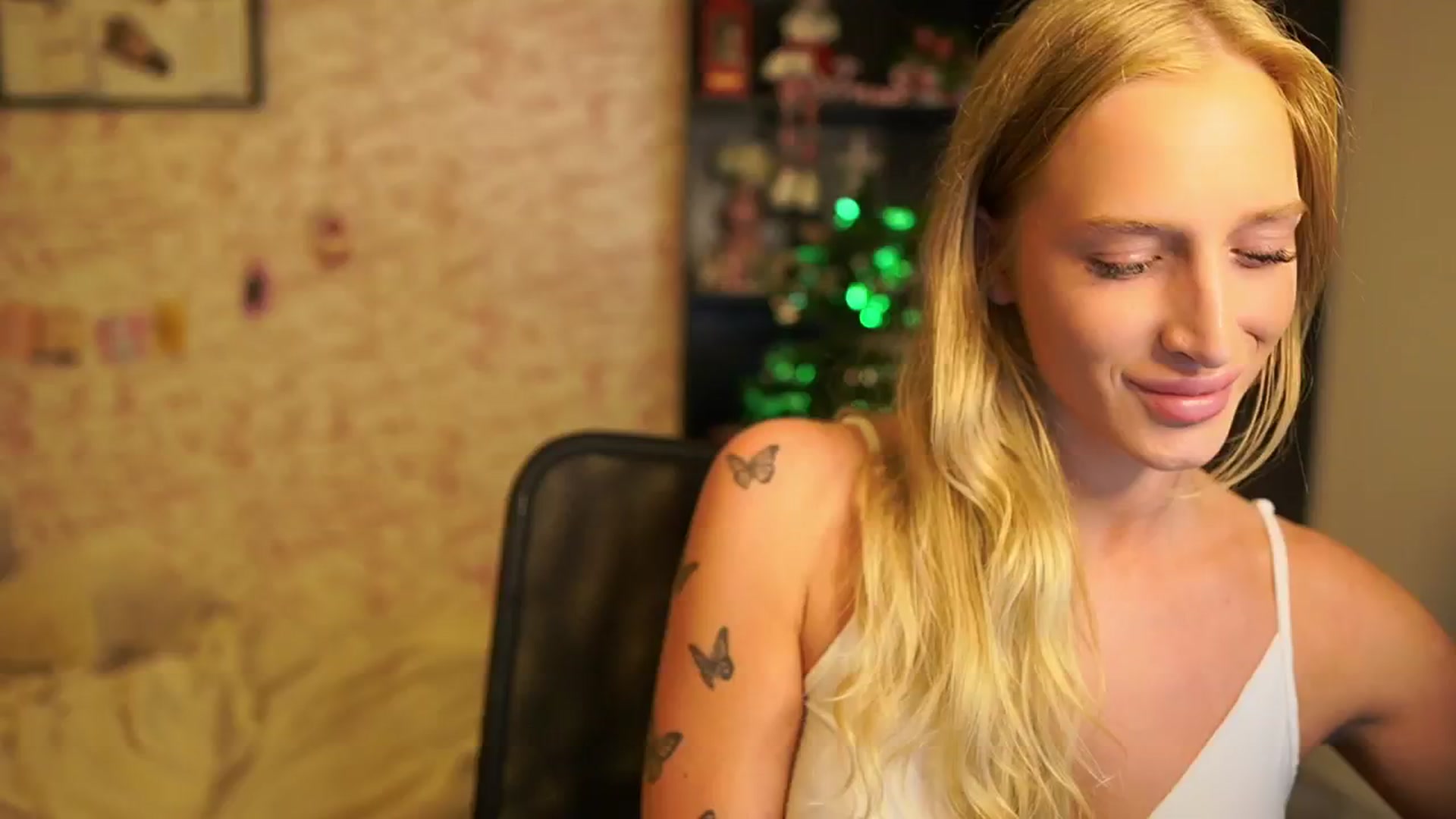 Gallery image thumbnail from NicoletteShea's myfreecams stream on, 12/23/2025, 18:50 image 6 of 20