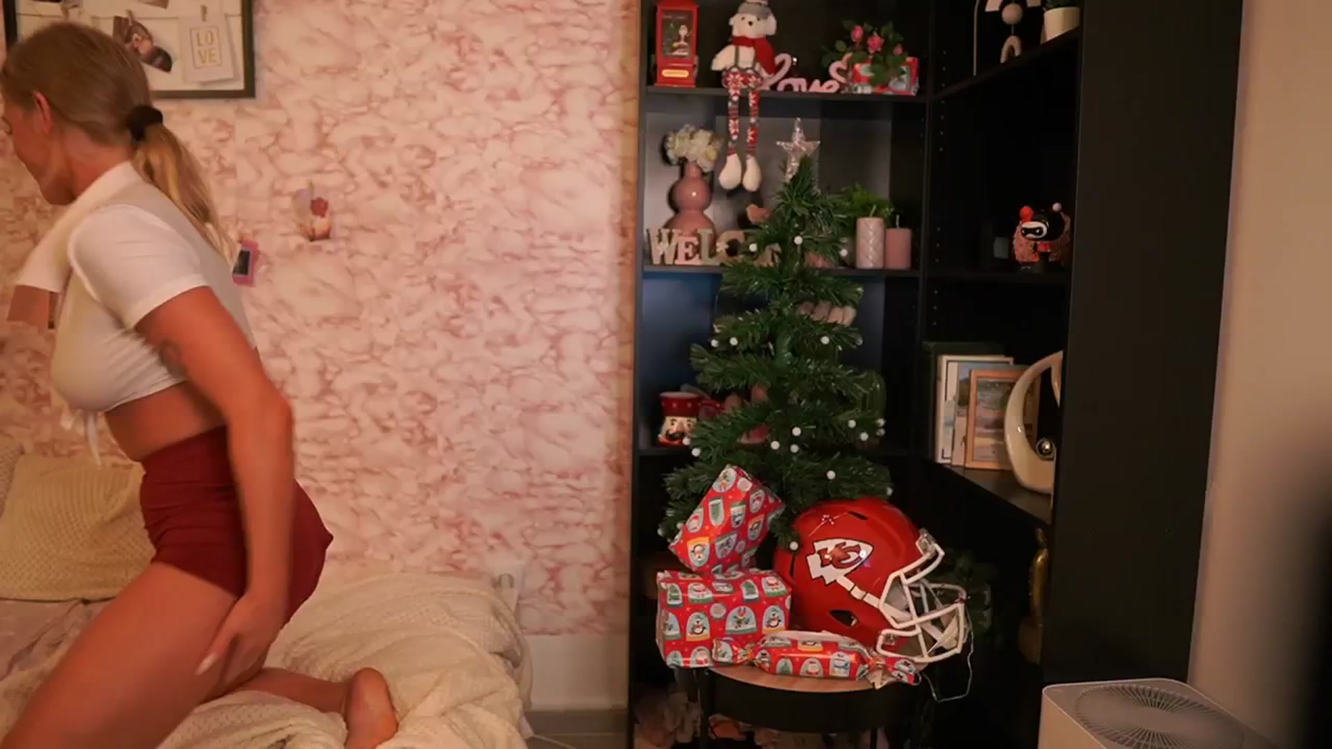 Gallery image thumbnail from NicoletteShea's myfreecams stream on, 12/28/2025, 16:52 image 11 of 20