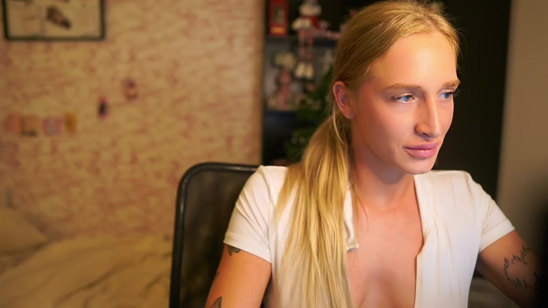 Gallery image thumbnail from NicoletteShea's myfreecams stream on, 12/28/2025, 19:09 image 6 of 20