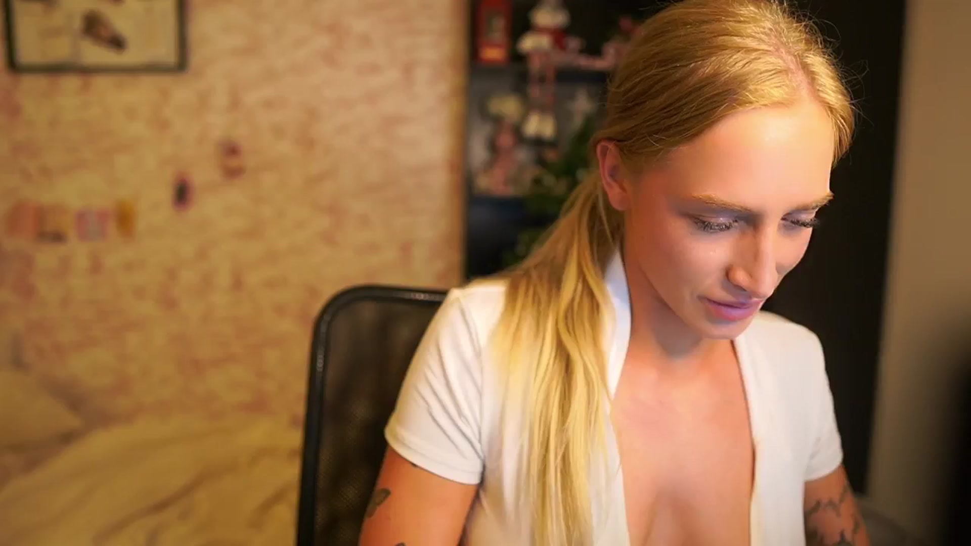 Gallery image thumbnail from NicoletteShea's myfreecams stream on, 12/28/2025, 19:09 image 13 of 20