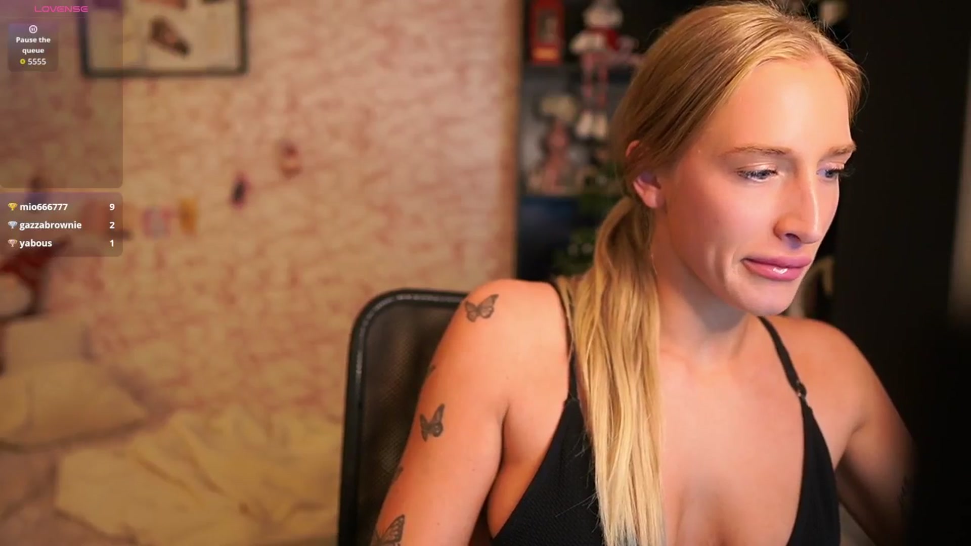 Gallery image thumbnail from NicoletteShea's myfreecams stream on, 12/30/2025, 16:30 image 15 of 20