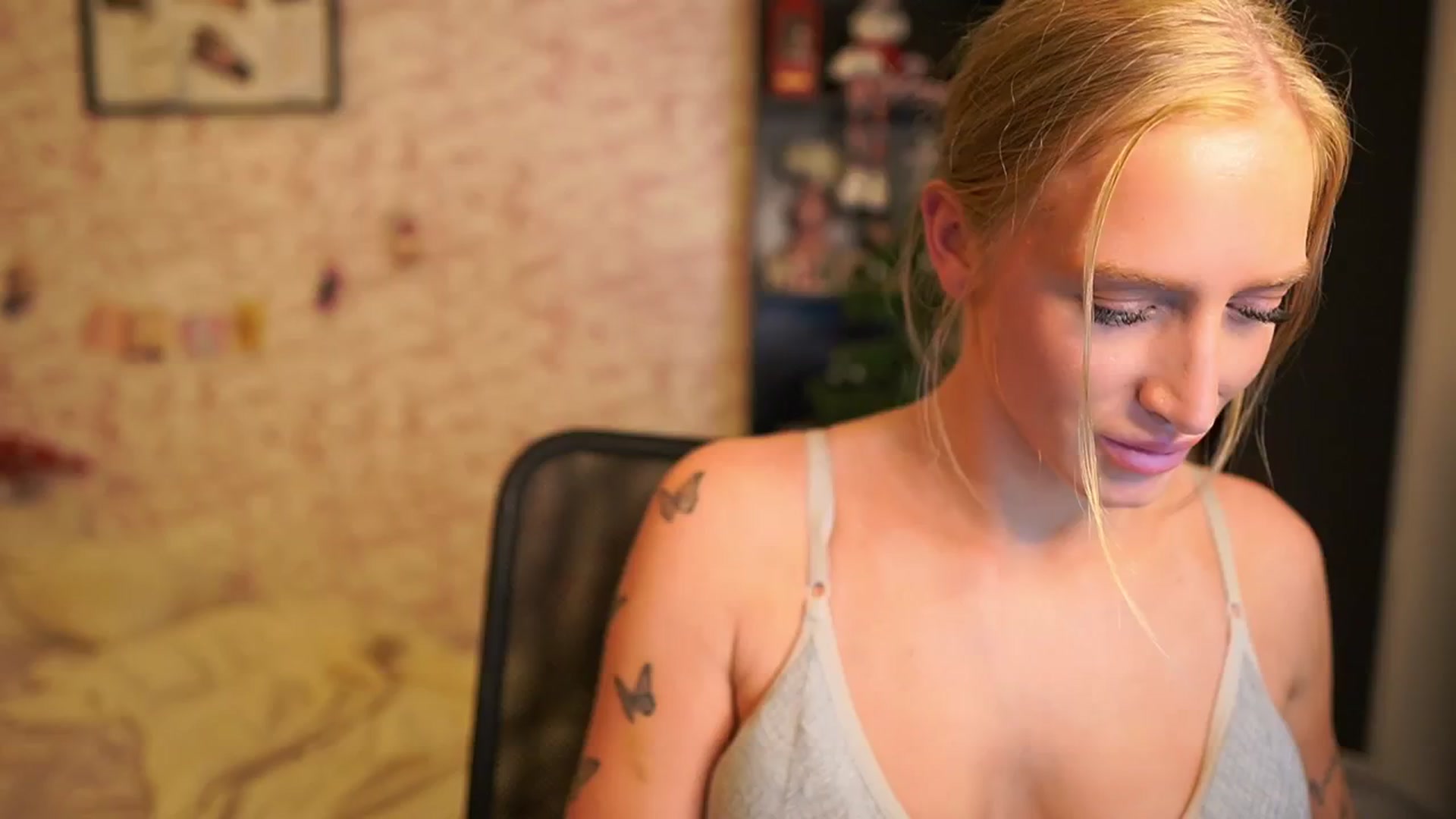 Gallery image thumbnail from NicoletteShea's myfreecams stream on, 01/04/2026, 15:27 image 9 of 20
