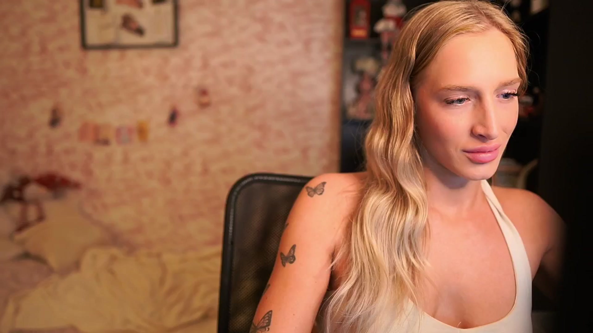 Gallery image thumbnail from NicoletteShea's myfreecams stream on, 01/10/2026, 14:20 image 2 of 20