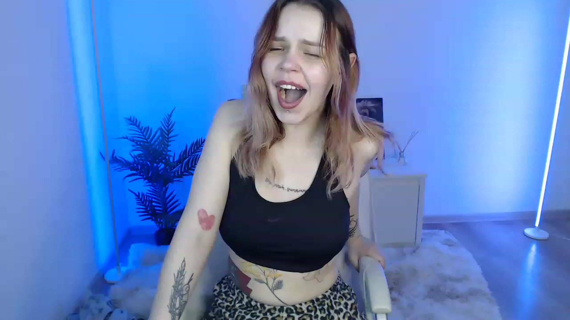 Gallery image thumbnail from NicolyRio's myfreecams stream on, 04/03/2023, 13:29 image 16 of 20