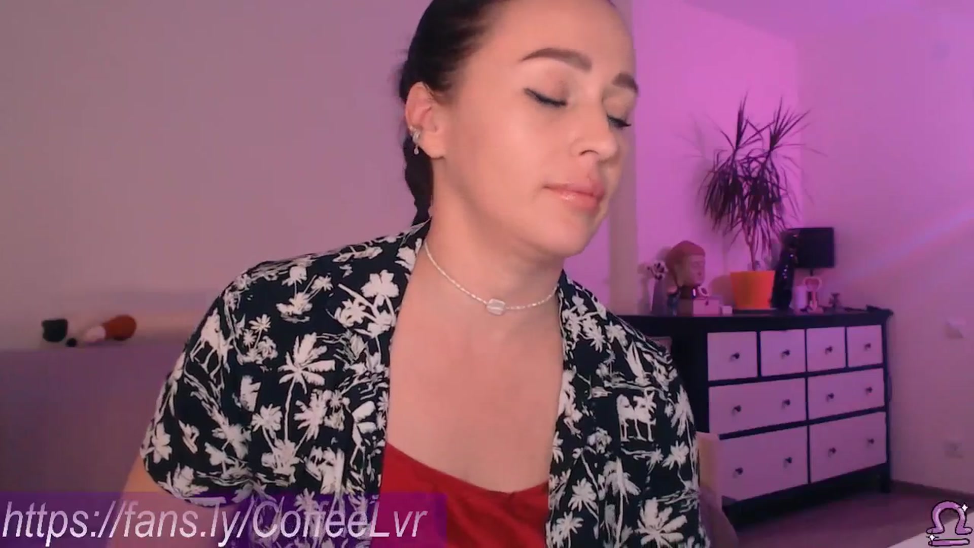 Gallery image thumbnail from NightBrew's myfreecams stream on, 08/09/2025, 20:06 image 13 of 20