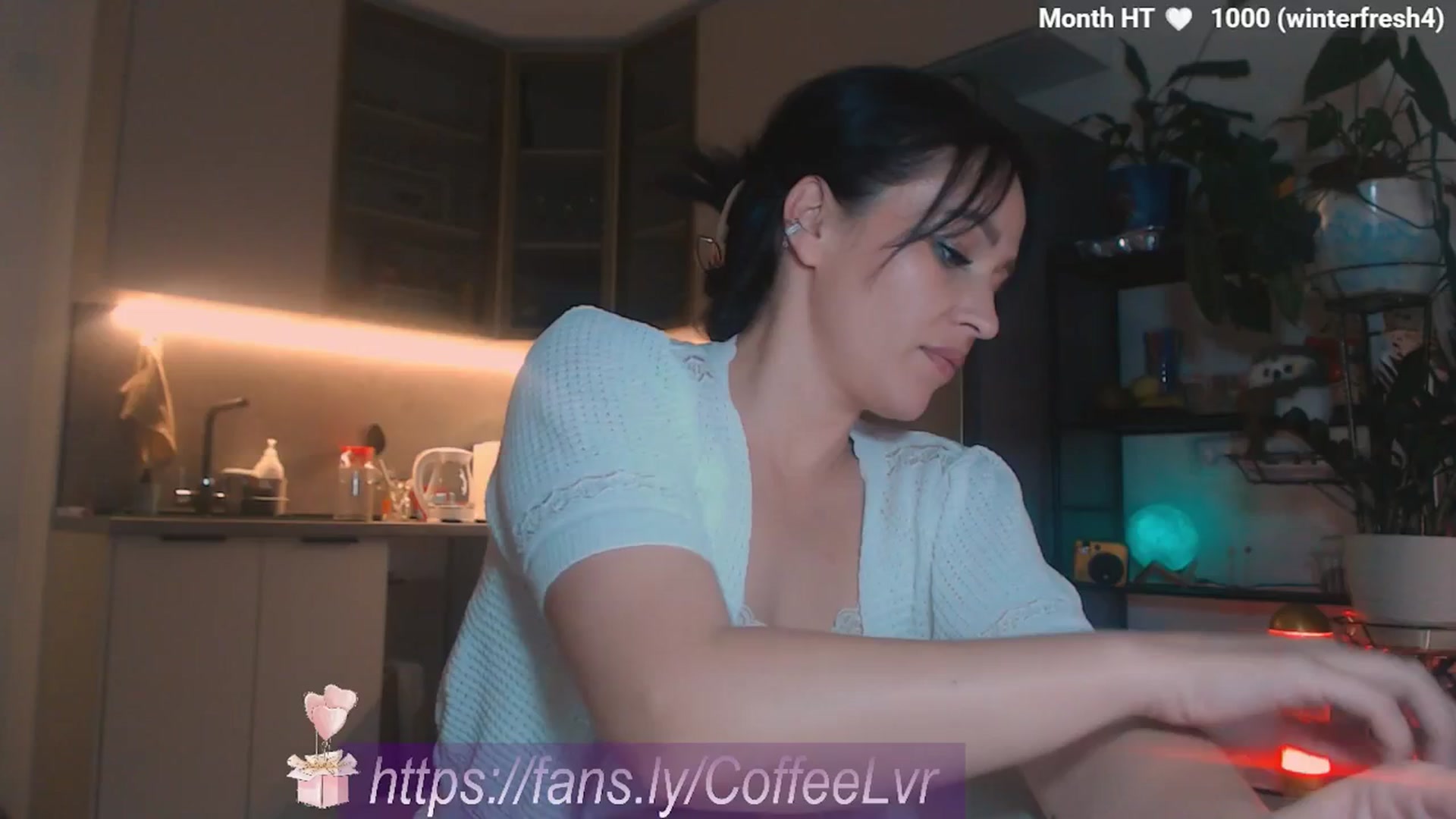 Gallery image thumbnail from NightBrew's myfreecams stream on, 10/07/2025, 19:32 image 8 of 20