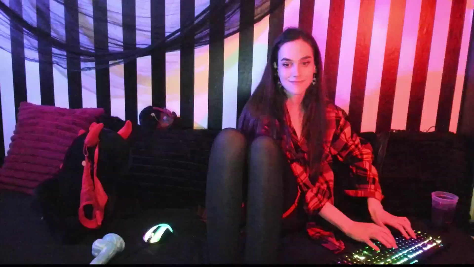 Gallery image thumbnail from NightEmira's myfreecams stream on, 07/20/2024, 10:15 image 17 of 20