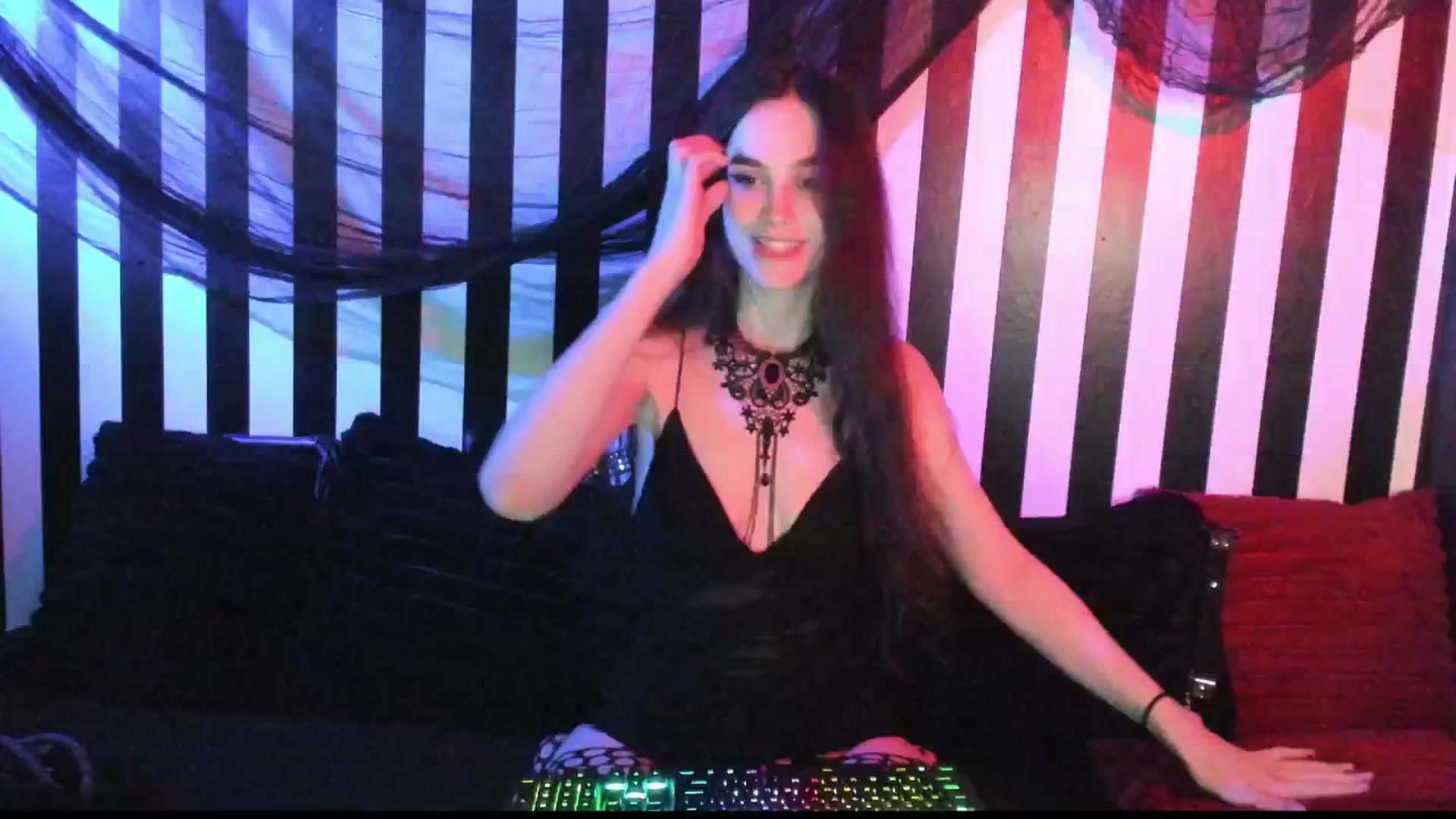 Gallery image thumbnail from NightEmira's myfreecams stream on, 07/26/2024, 09:50 image 1 of 20
