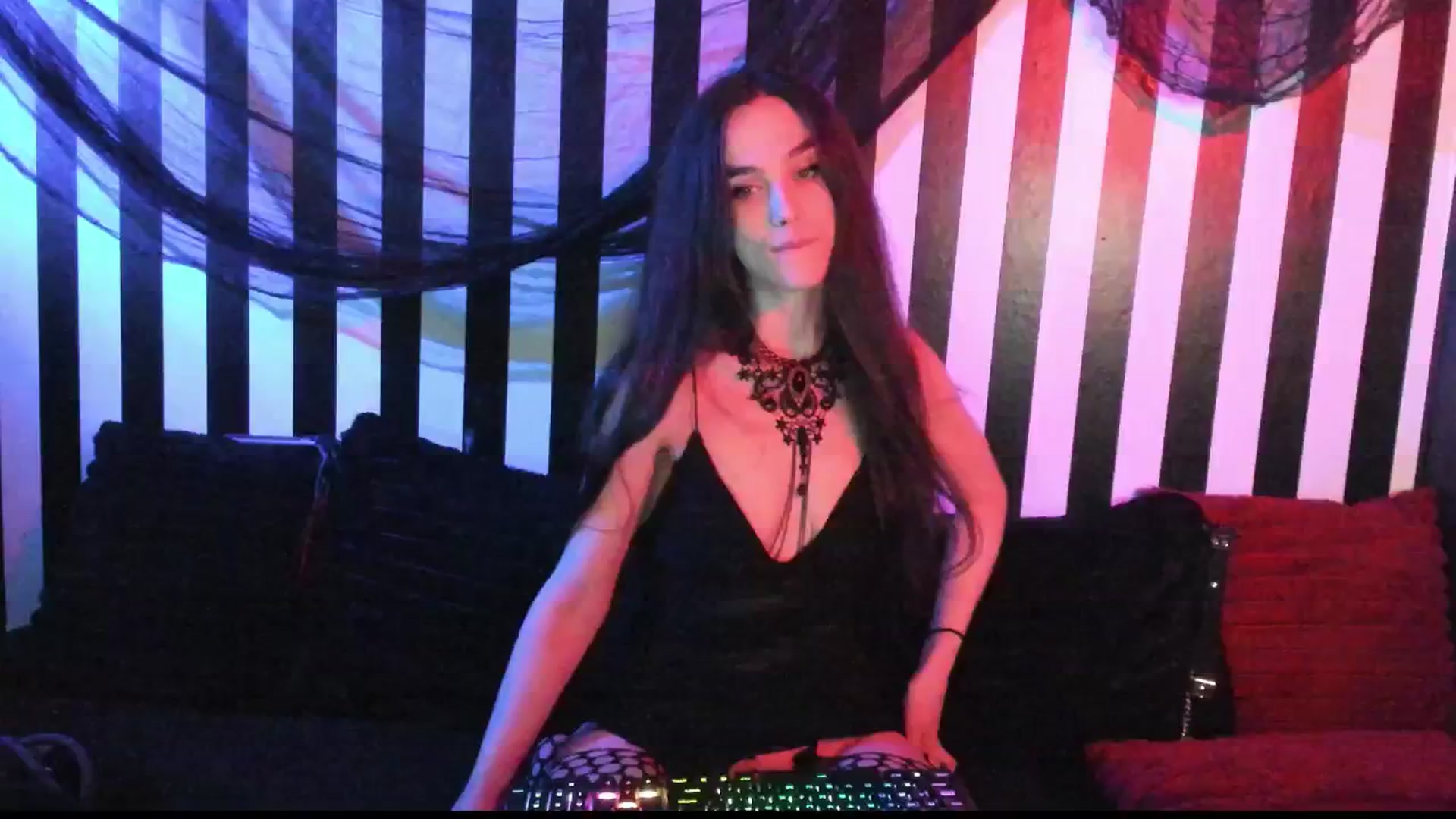 Gallery image thumbnail from NightEmira's myfreecams stream on, 07/26/2024, 09:50 image 2 of 20