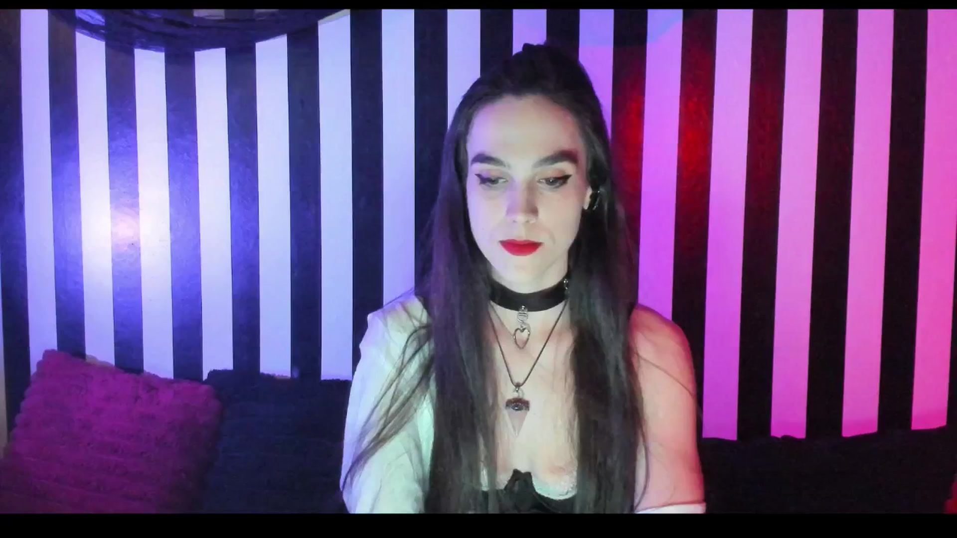 Gallery image thumbnail from NightEmira's myfreecams stream on, 04/07/2025, 09:12 image 18 of 20