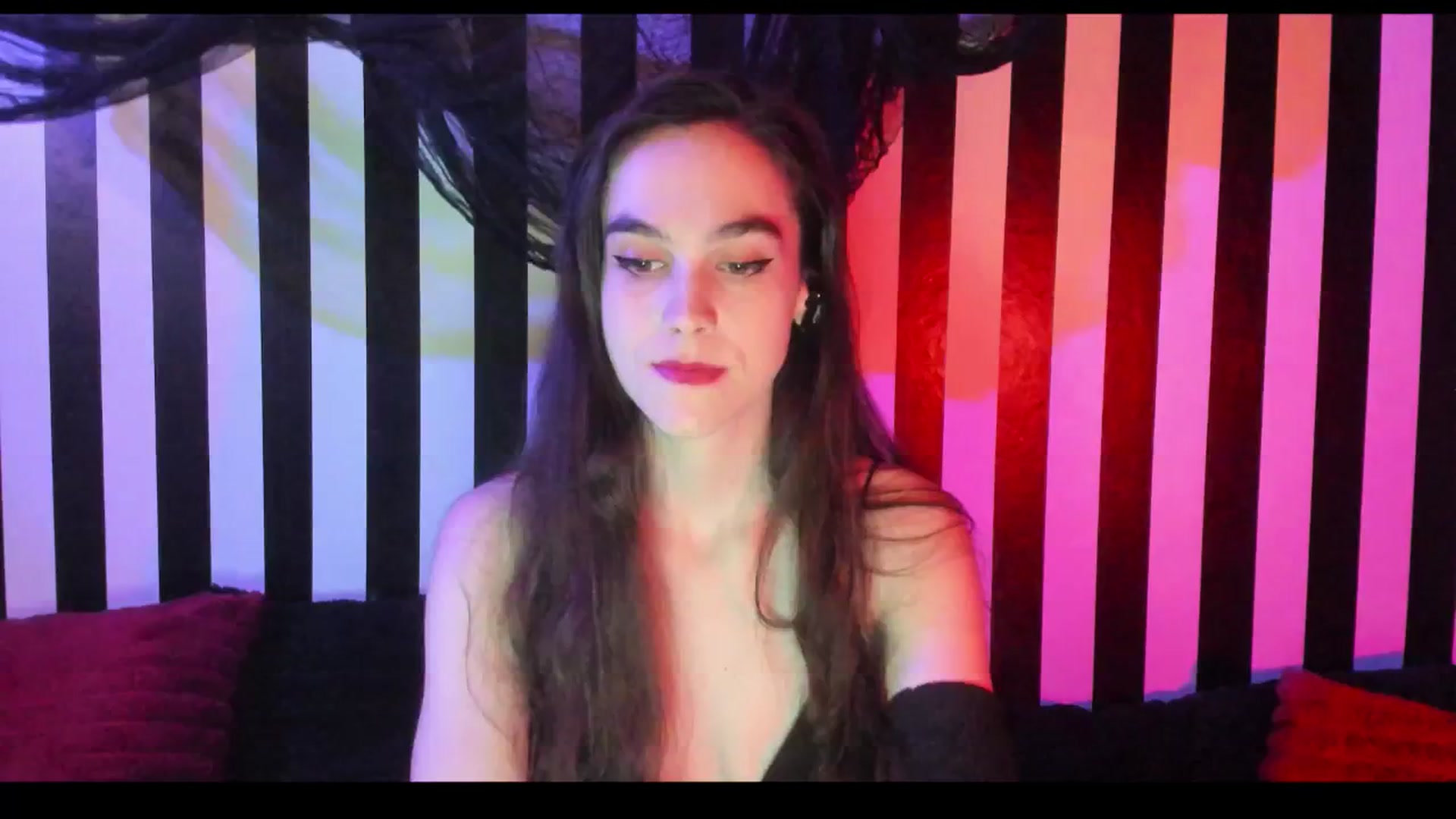 Gallery image thumbnail from NightEmira's myfreecams stream on, 05/18/2025, 10:09 image 19 of 20