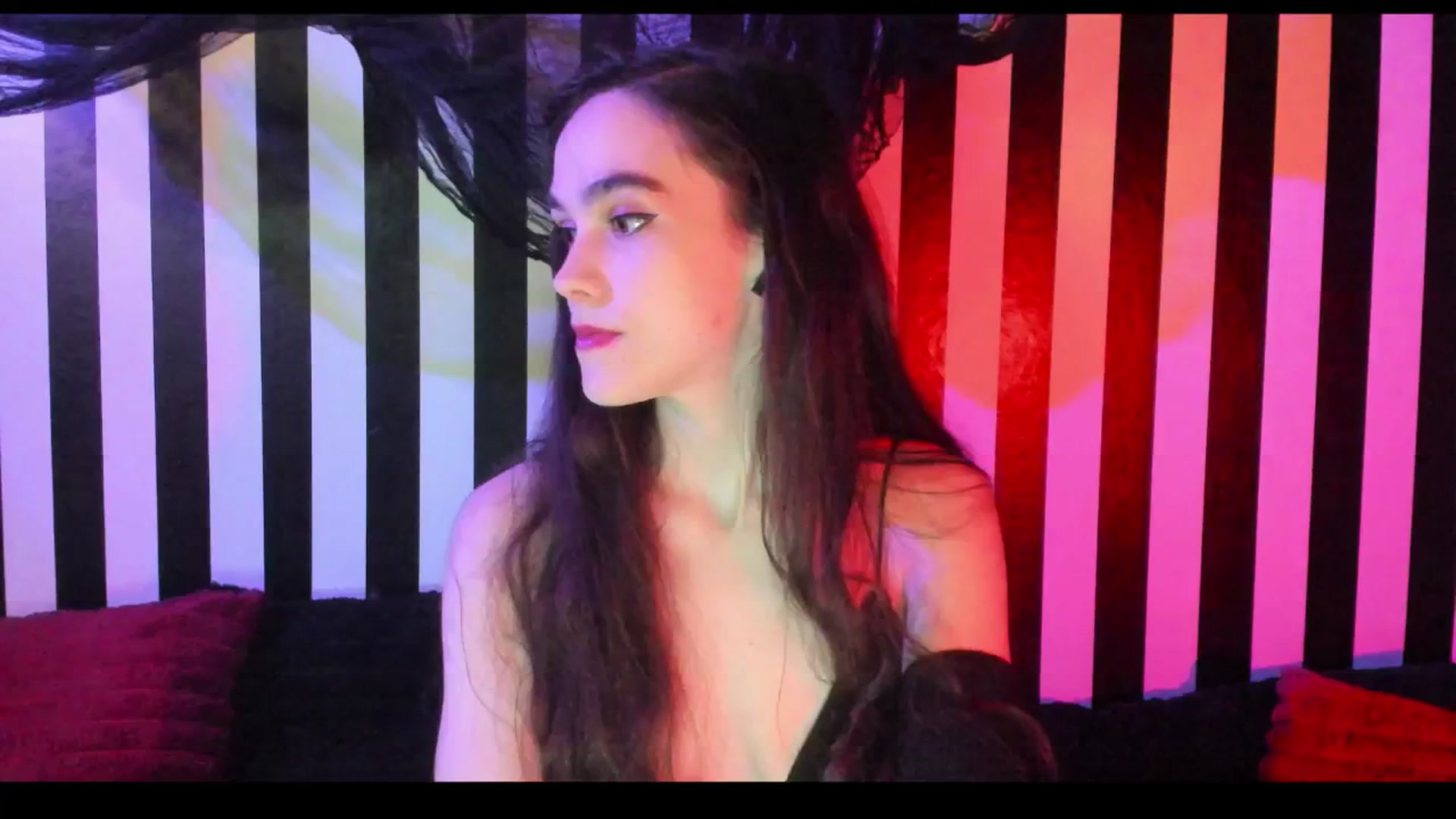 Gallery image thumbnail from NightEmira's myfreecams stream on, 05/18/2025, 10:09 image 18 of 20