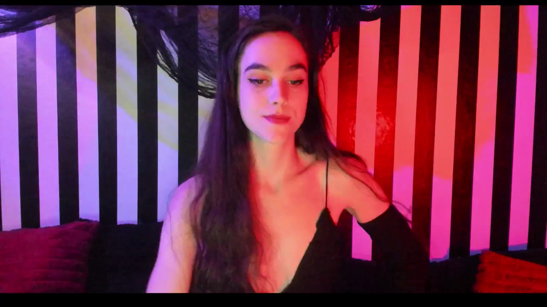 Gallery image thumbnail from NightEmira's myfreecams stream on, 05/18/2025, 10:09 image 17 of 20