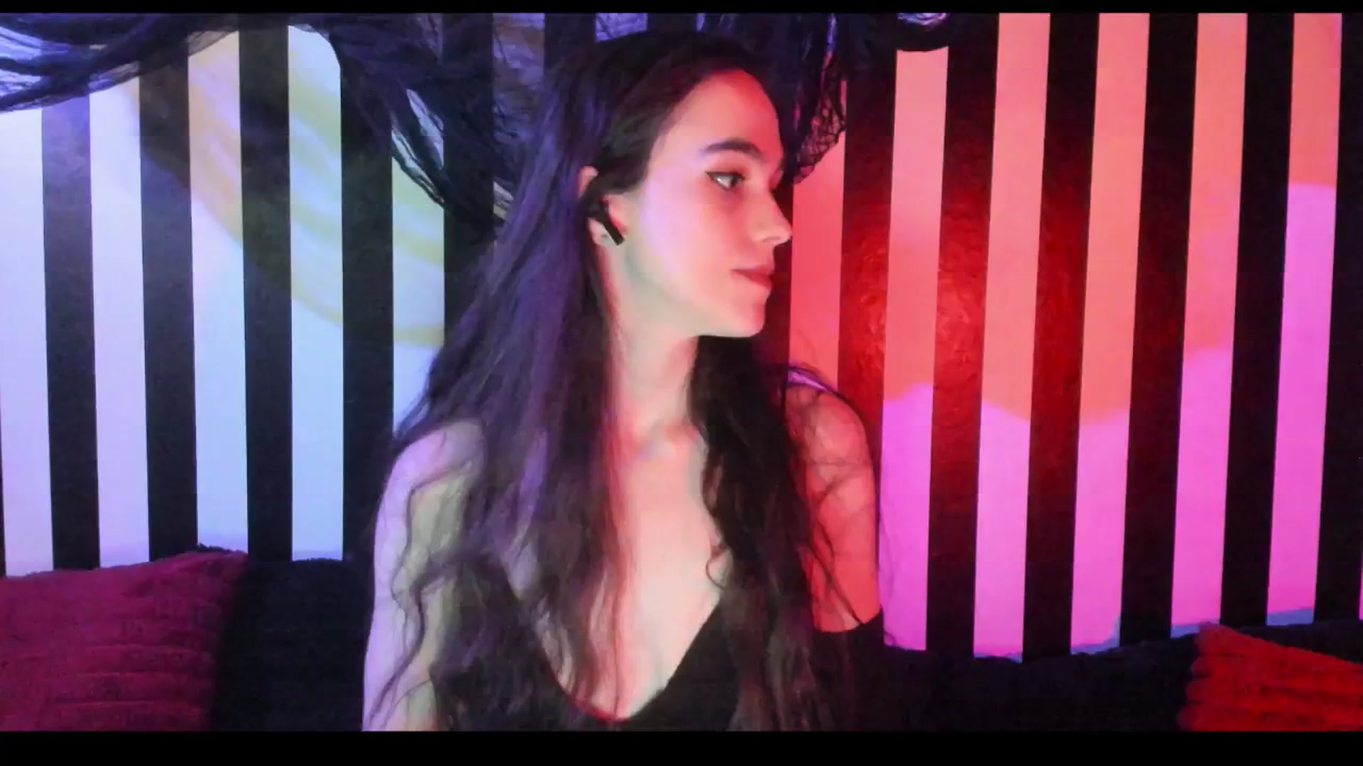 Gallery image thumbnail from NightEmira's myfreecams stream on, 05/18/2025, 10:09 image 15 of 20