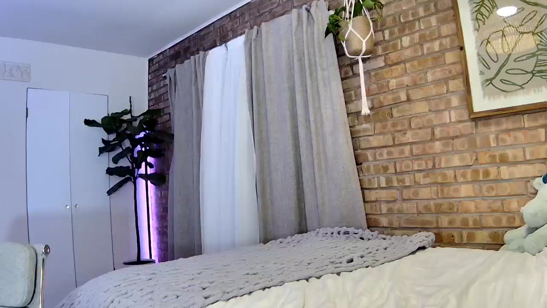 Gallery image thumbnail from NightSky's myfreecams stream on, 12/24/2023, 08:42 image 7 of 20
