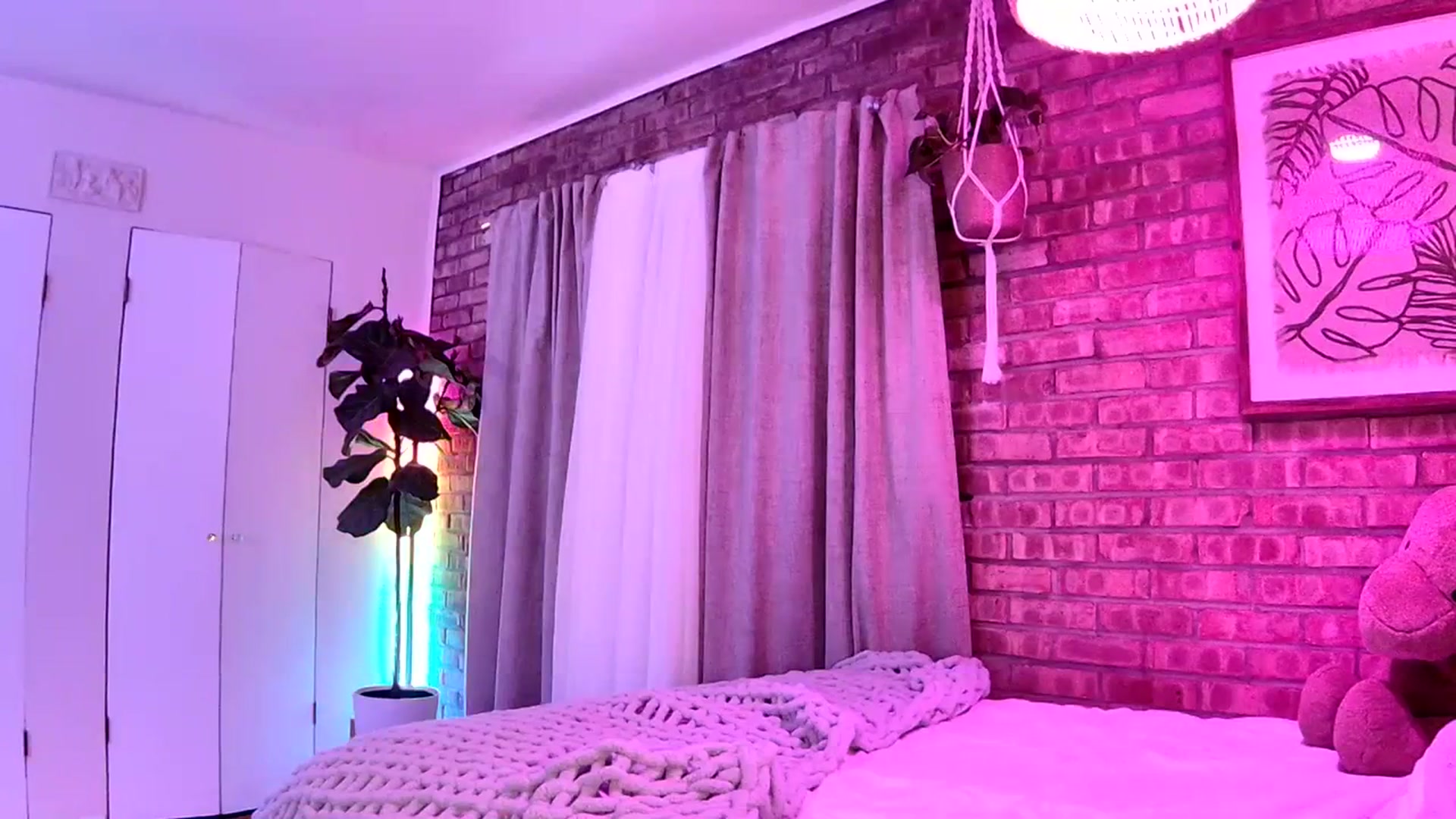 Gallery image thumbnail from NightSky's myfreecams stream on, 01/03/2024, 04:25 image 5 of 20
