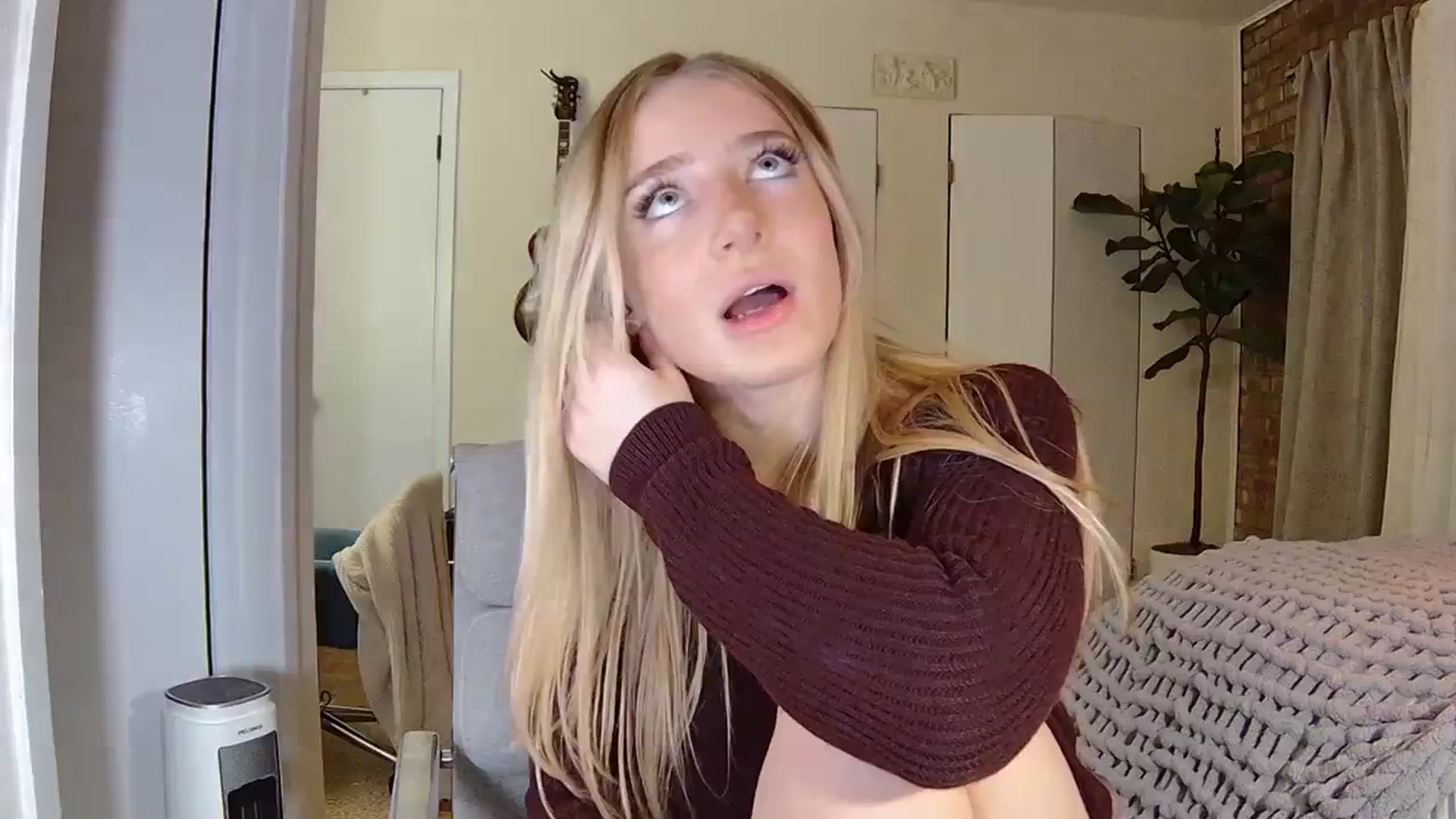 Gallery image thumbnail from NightSky's myfreecams stream on, 01/26/2024, 03:32 image 1 of 20