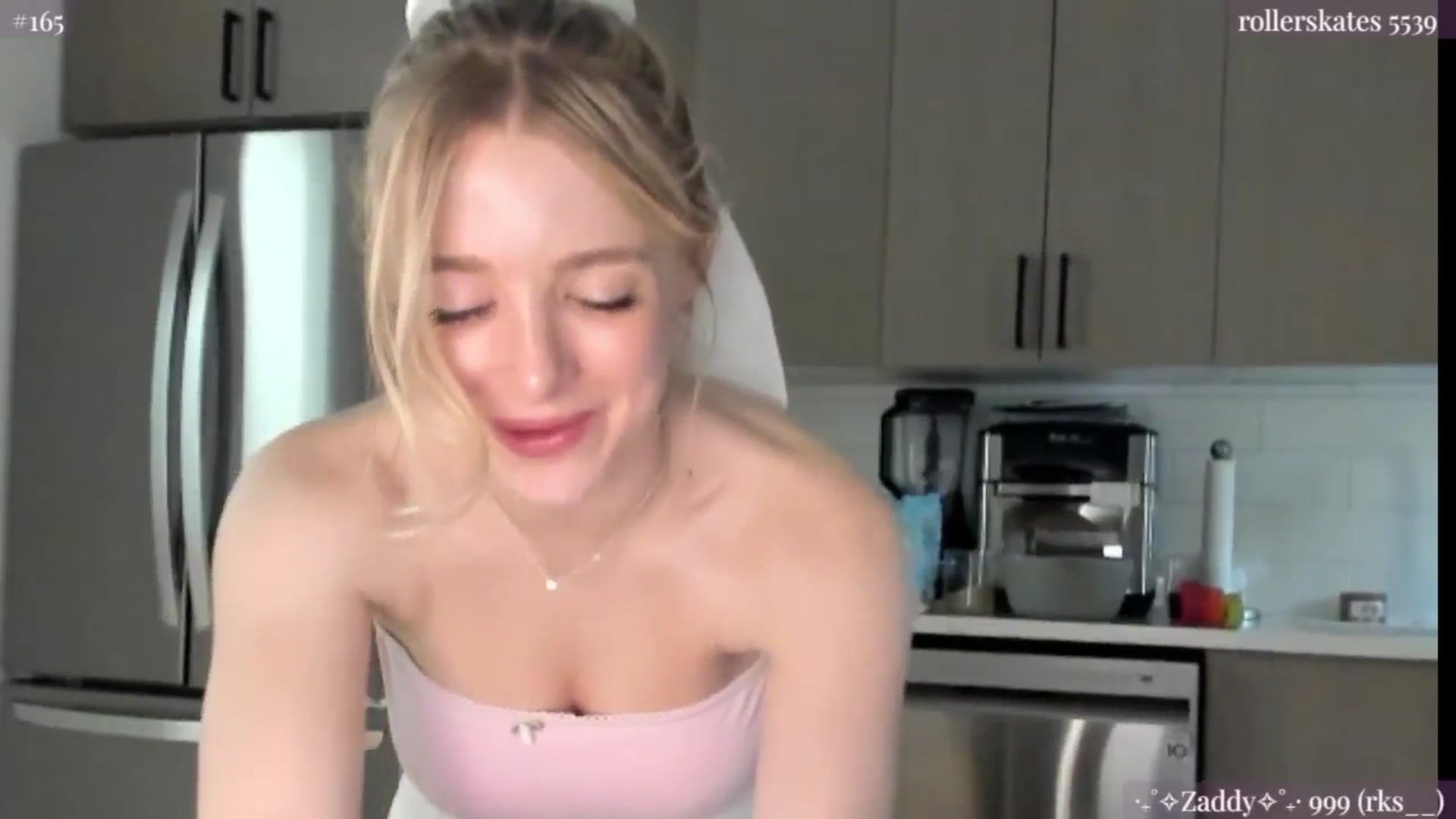 Gallery image thumbnail from NightSky's myfreecams stream on, 06/22/2024, 24:38 image 13 of 20