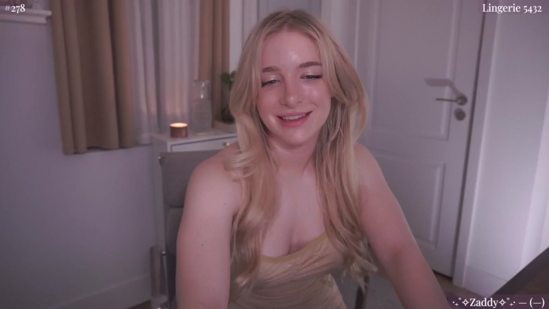 Gallery image thumbnail from NightSky's myfreecams stream on, 07/14/2024, 04:22 image 1 of 20