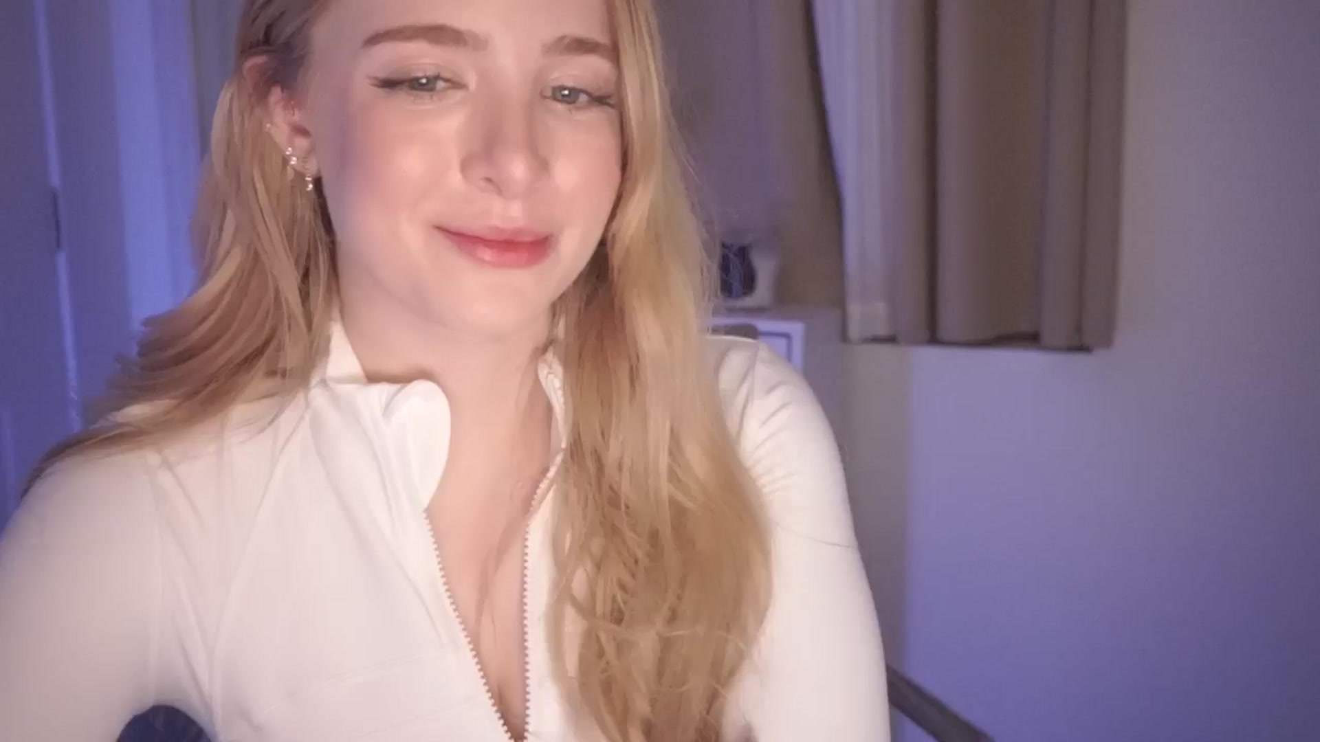 Gallery image thumbnail from NightSky's myfreecams stream on, 08/11/2024, 05:11 image 6 of 20