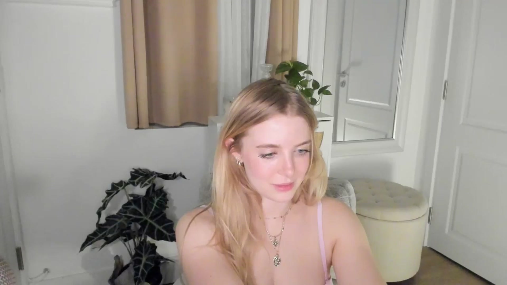 Gallery image thumbnail from NightSky's myfreecams stream on, 09/20/2024, 04:50 image 9 of 20